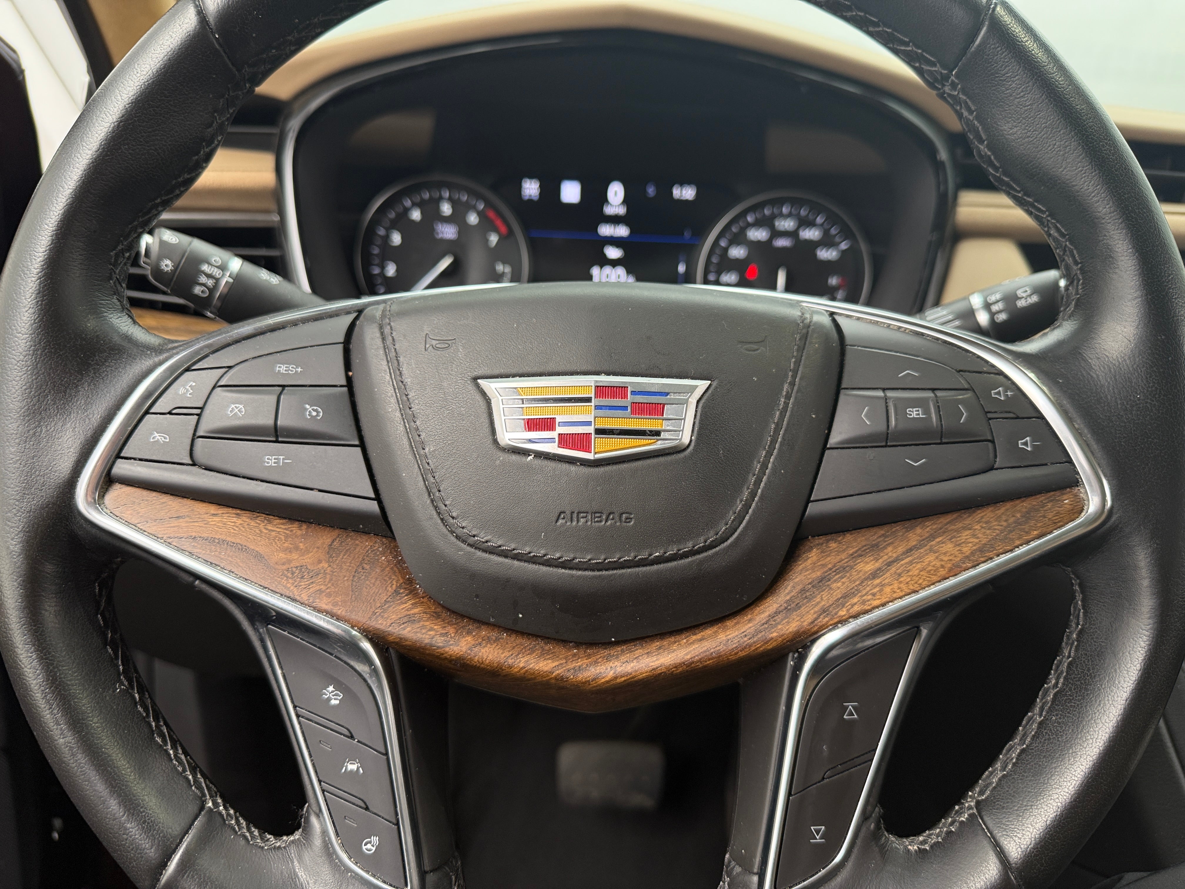 Thumbnail: 2022 Cadillac XT5 - 4