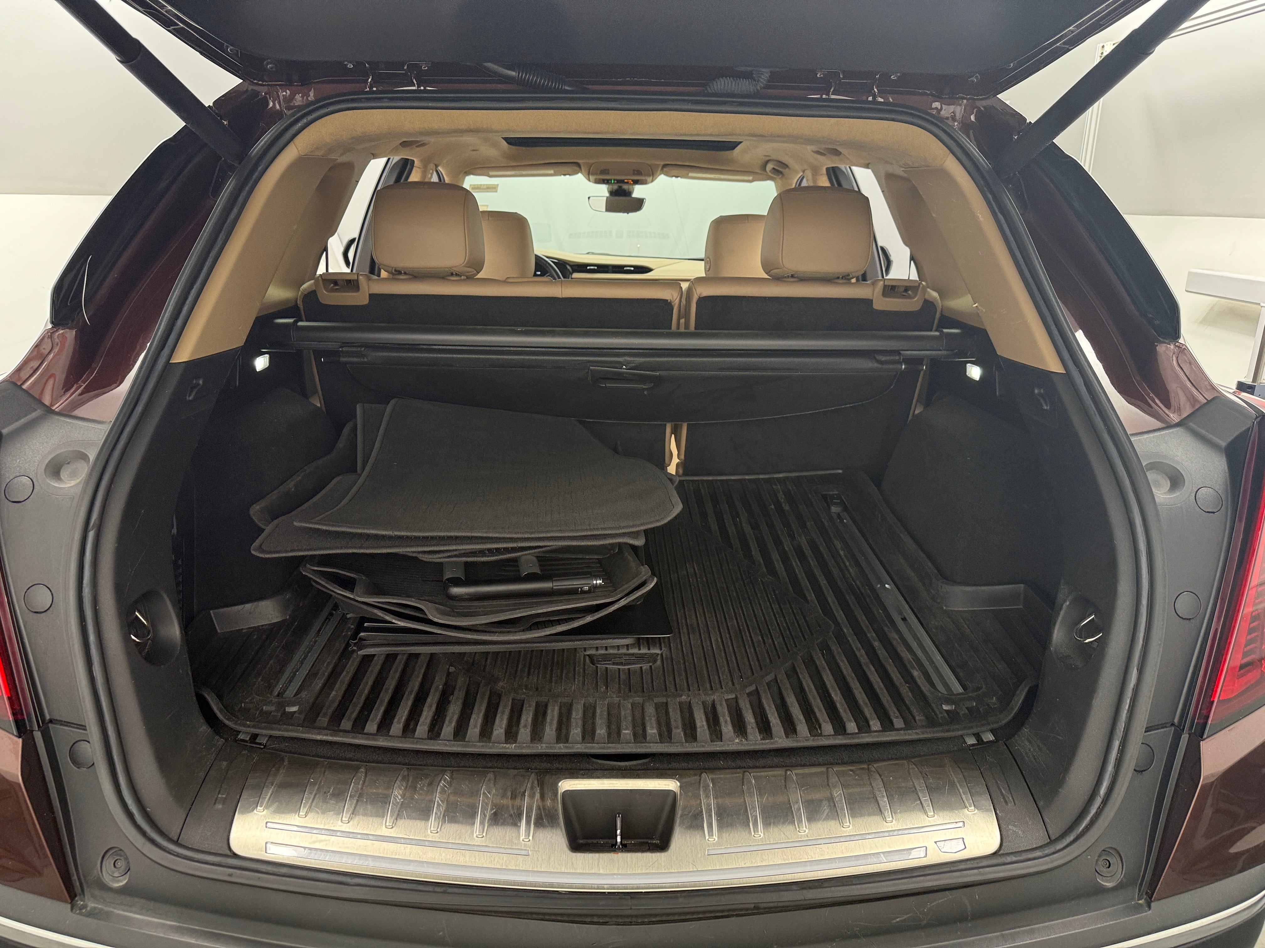 Thumbnail: 2022 Cadillac XT5 - 6