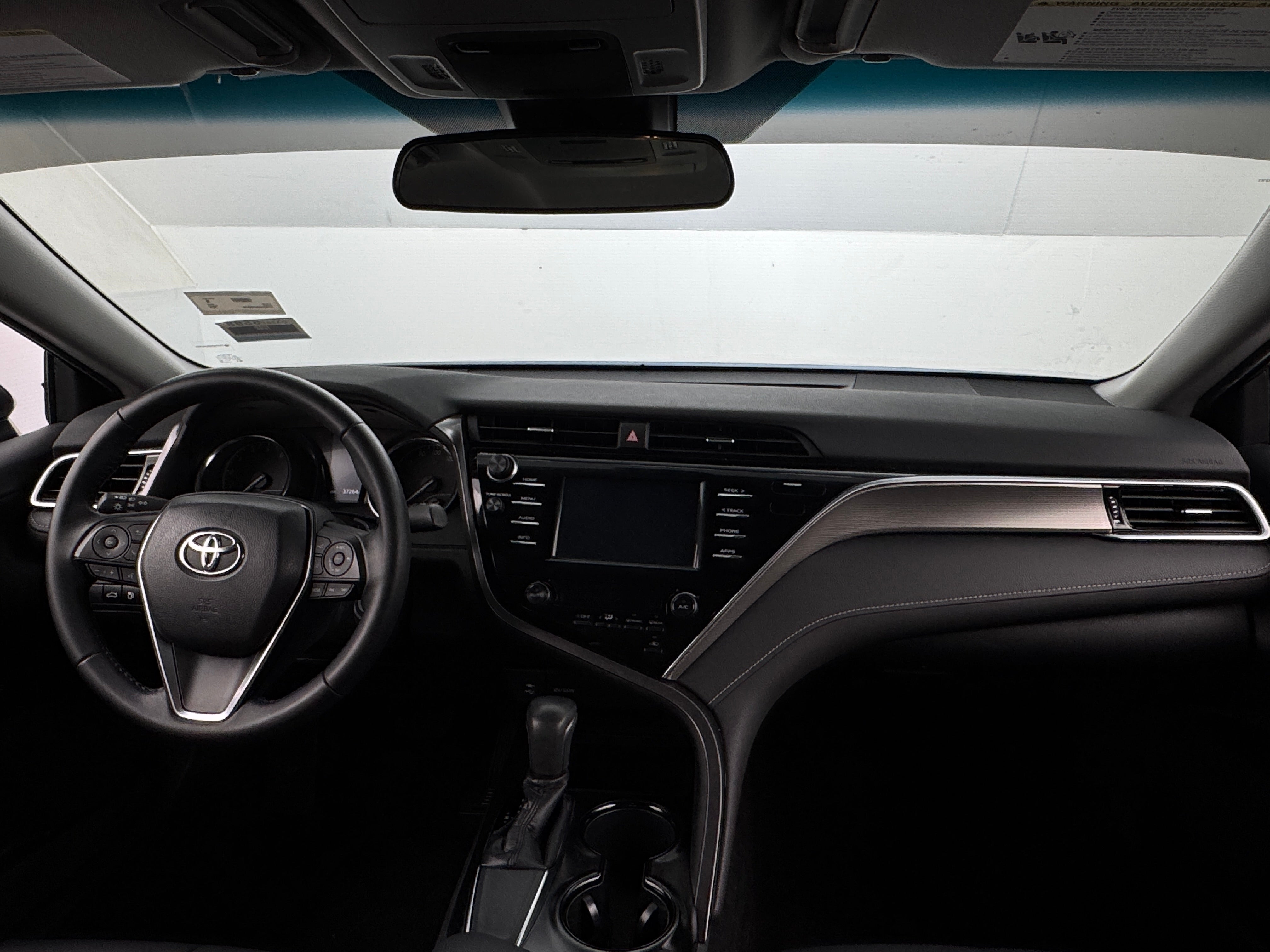 2018 Toyota Camry SE 2