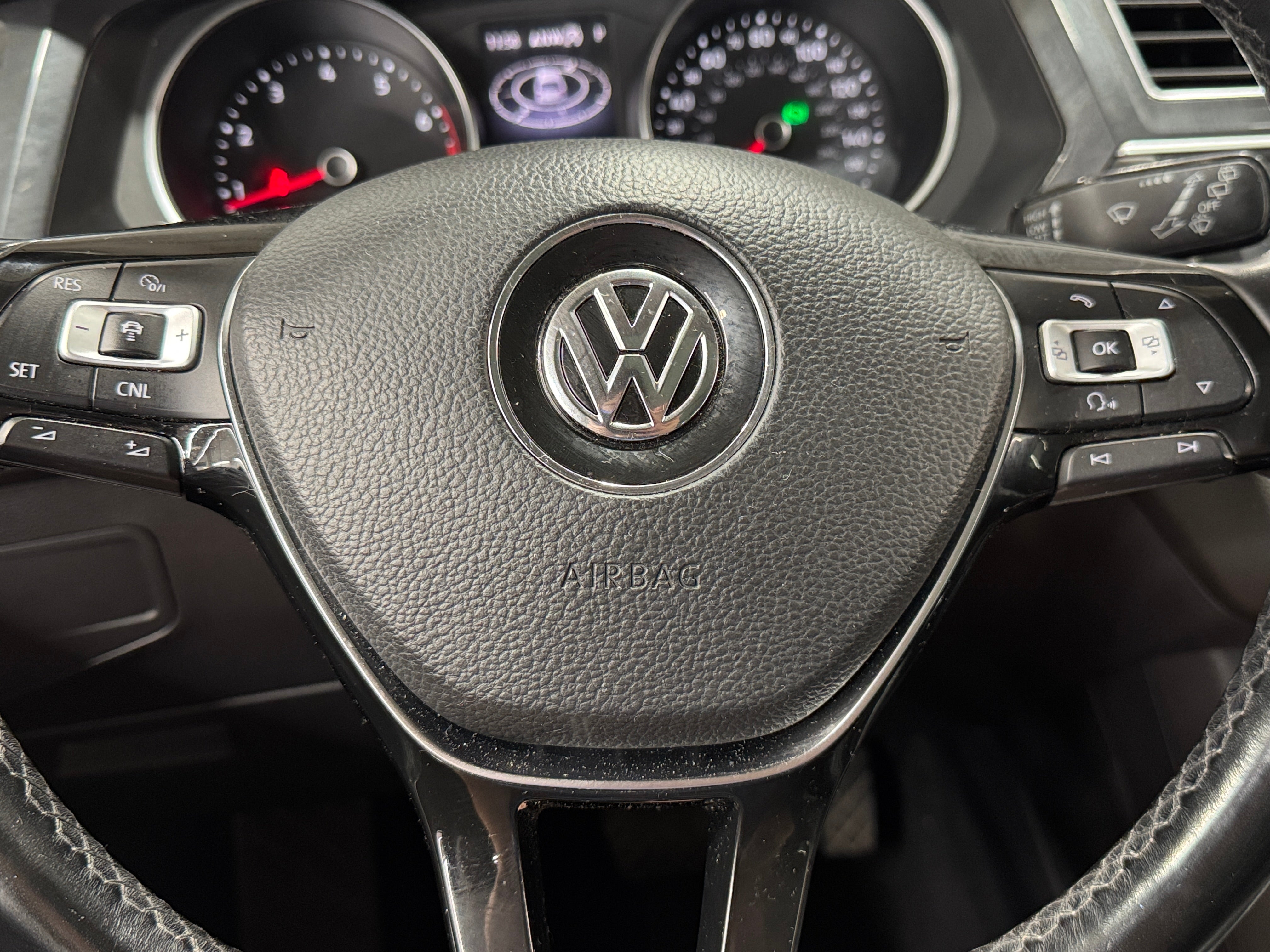 Thumbnail: 2018 Volkswagen Tiguan - 4