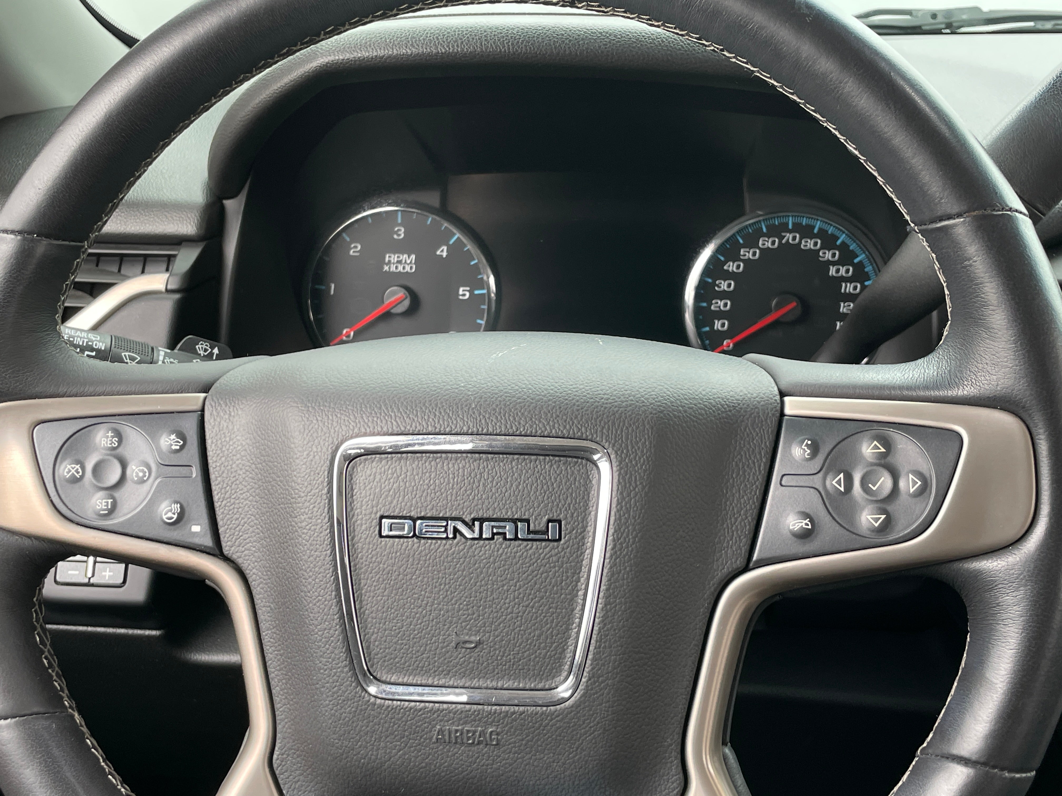 2017 GMC Yukon Denali 4