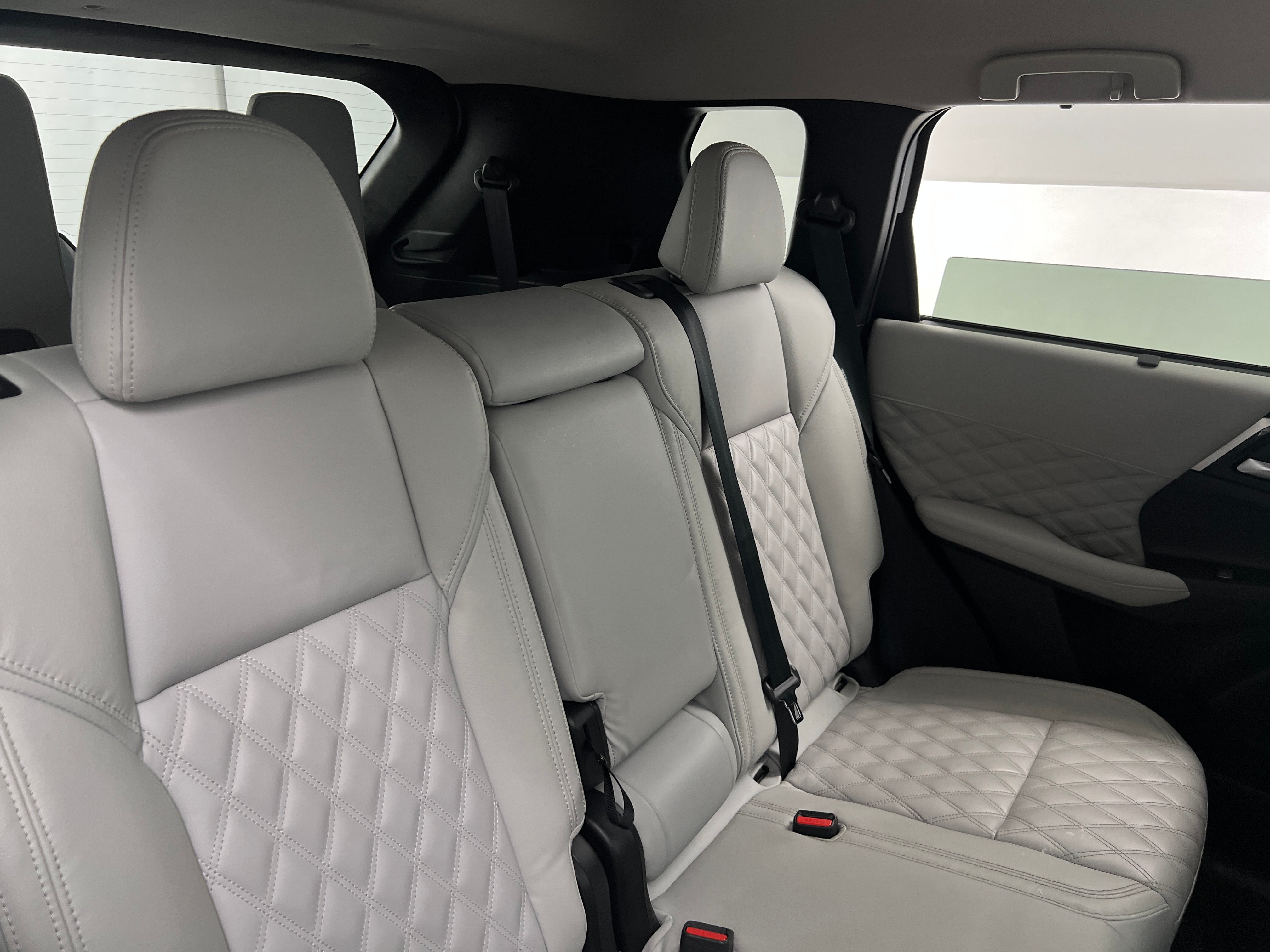 Thumbnail: 2023 Mitsubishi Outlander - 5