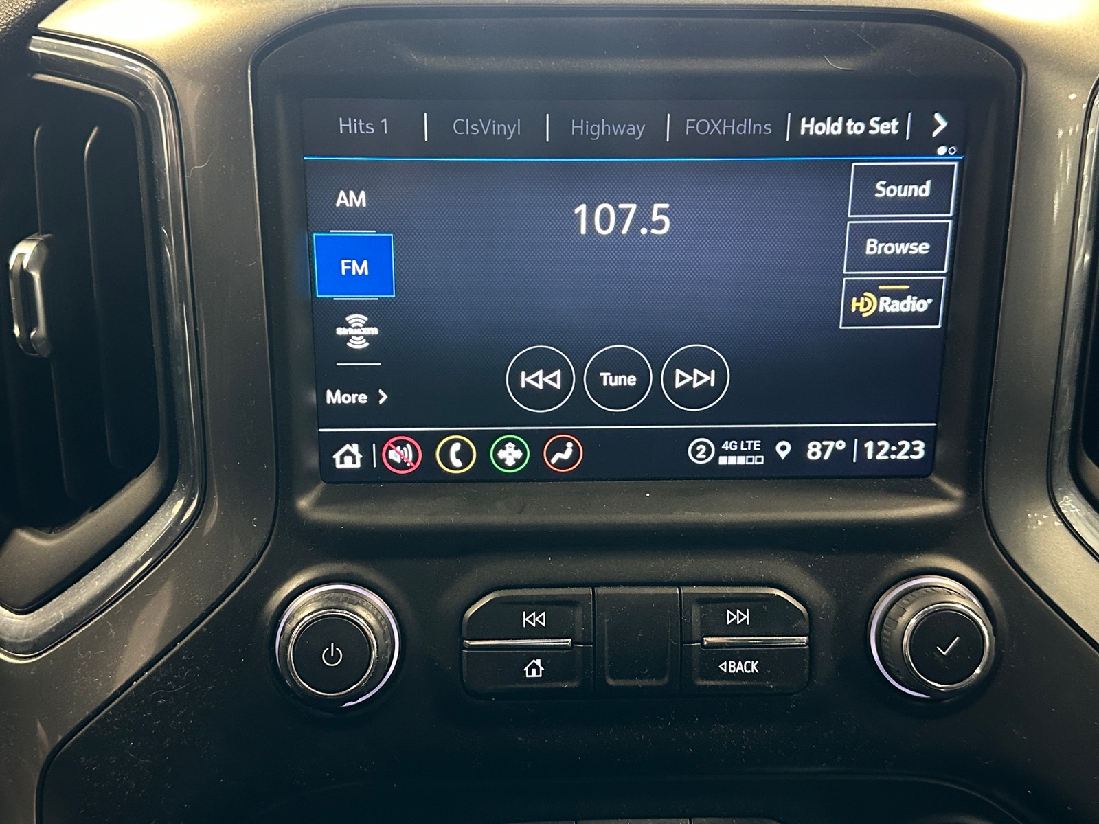 Thumbnail: 2021 Chevrolet Silverado 1500 - 3