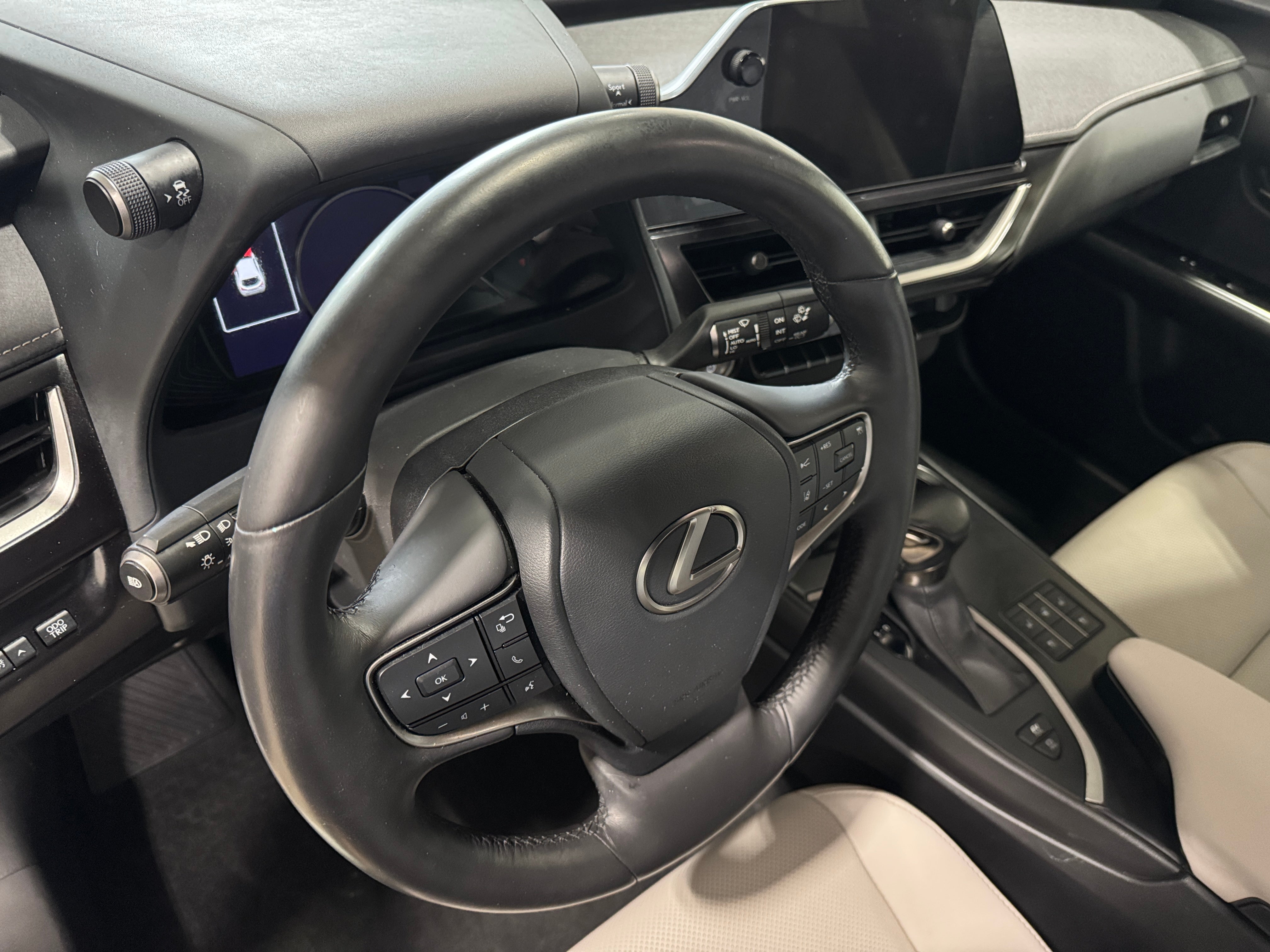2023 Lexus UX 250h 2