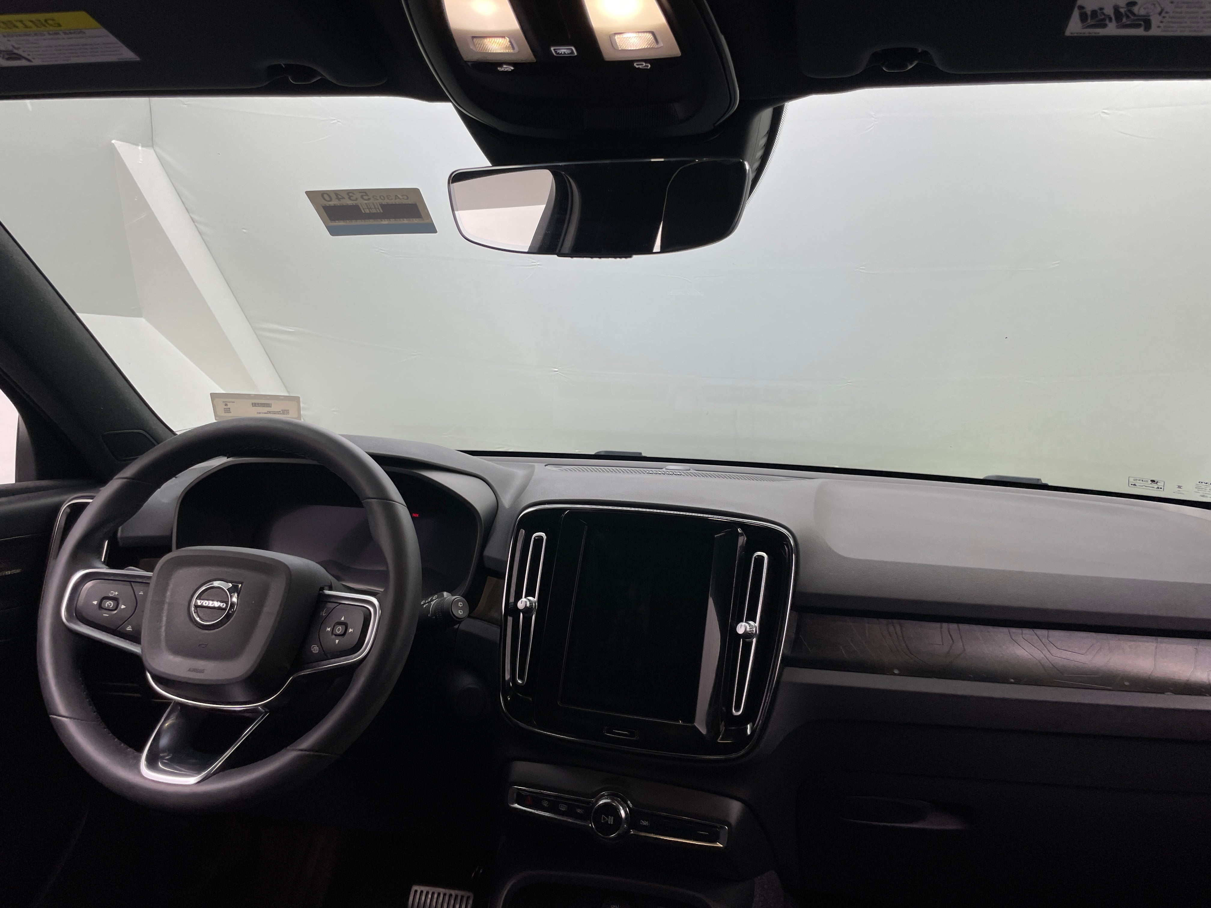 Thumbnail: 2023 Volvo XC40 - 3