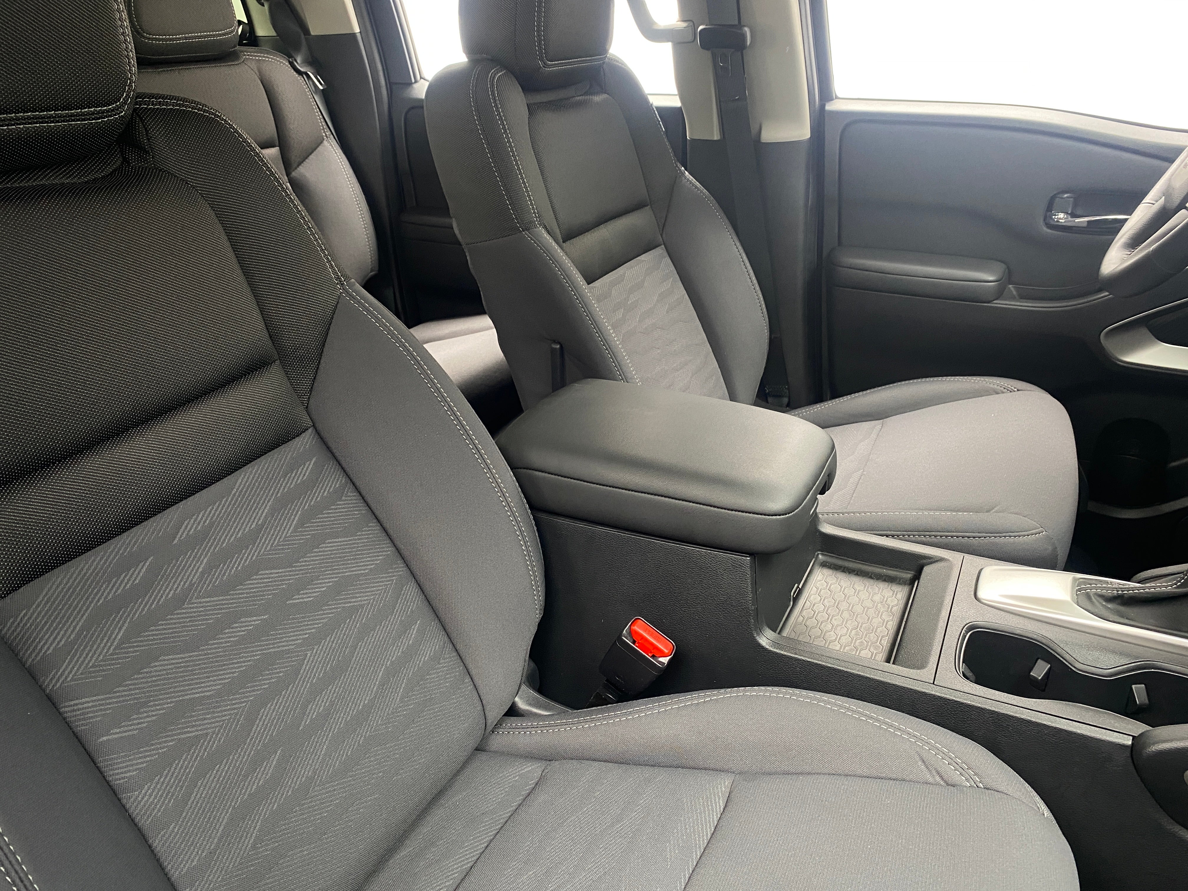 2023 Nissan Frontier SV 2