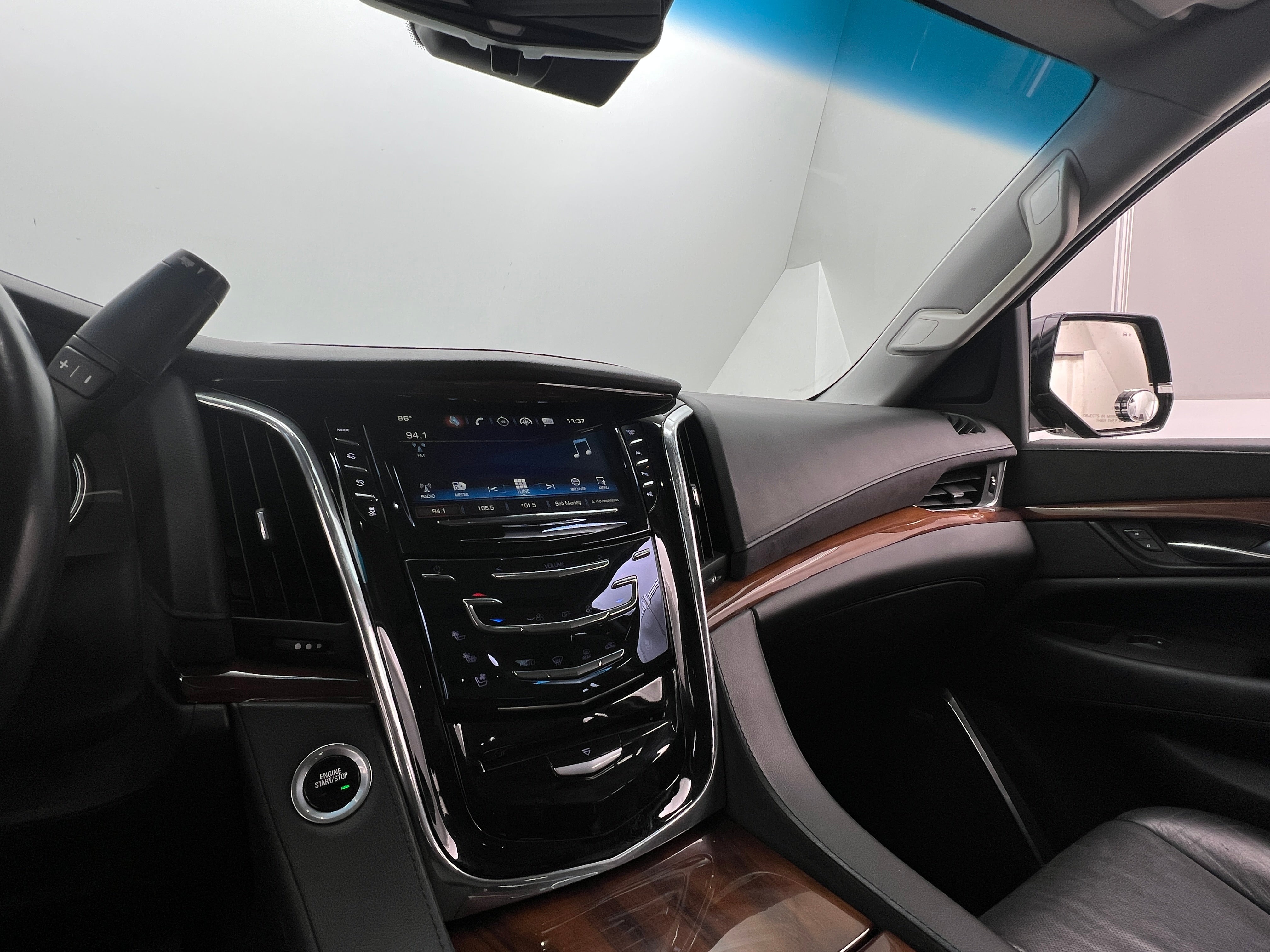 Thumbnail: 2017 Cadillac Escalade - 3