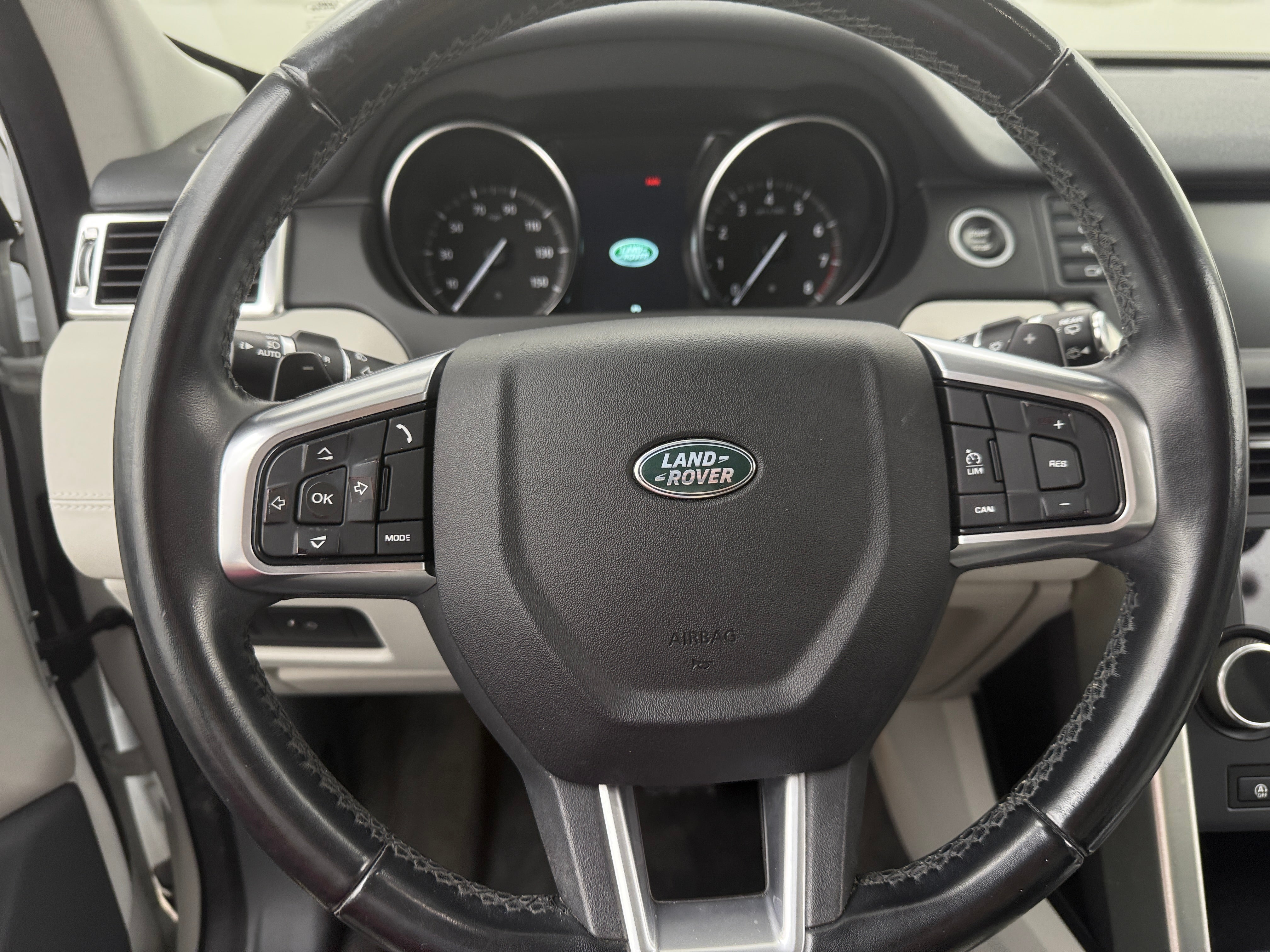 Thumbnail: 2019 Land Rover Discovery Sport - 4