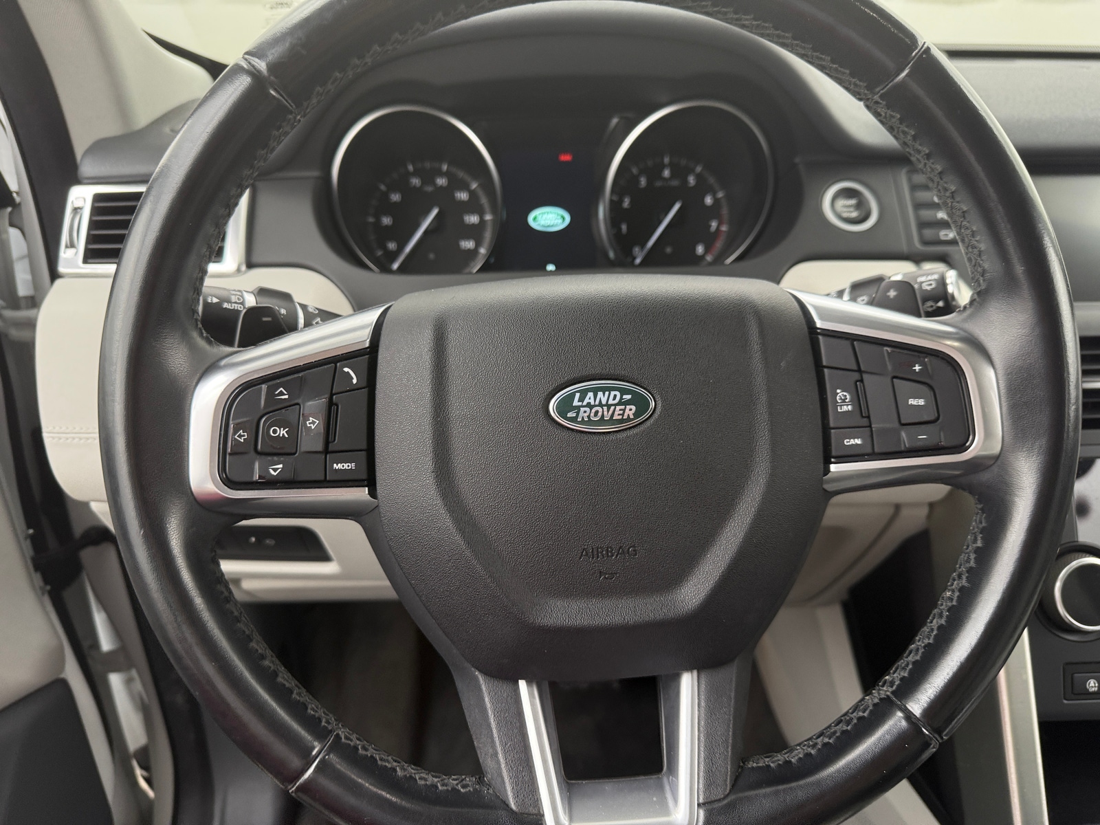 Thumbnail: 2019 Land Rover Discovery Sport - 4