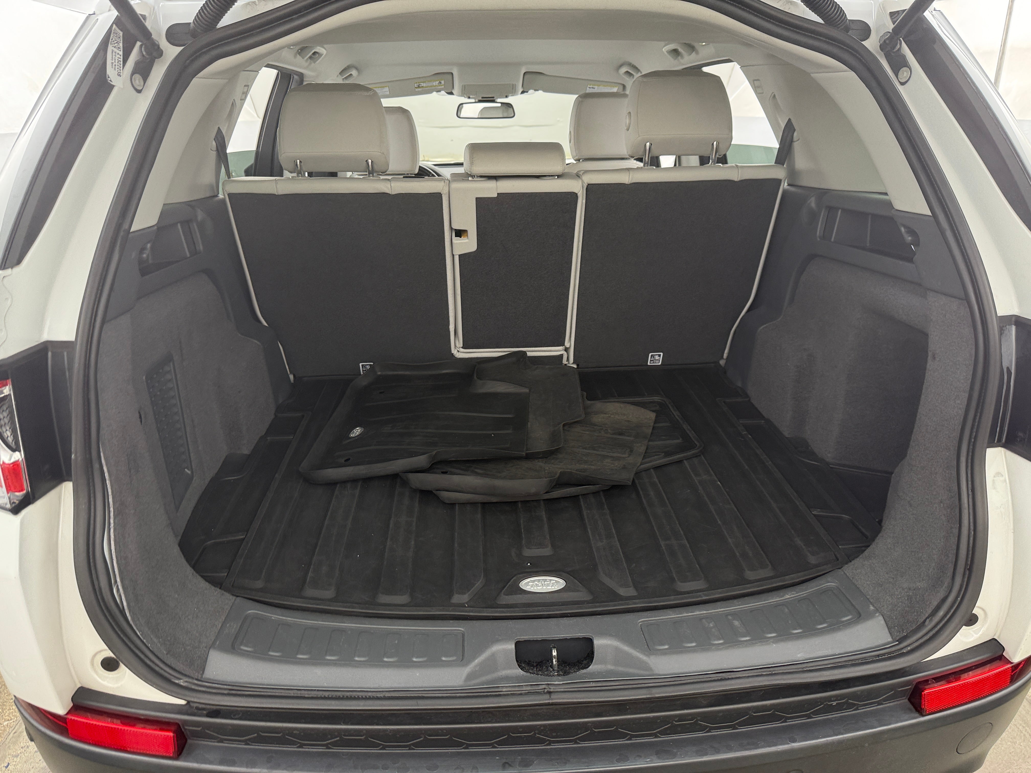 Thumbnail: 2019 Land Rover Discovery Sport - 6