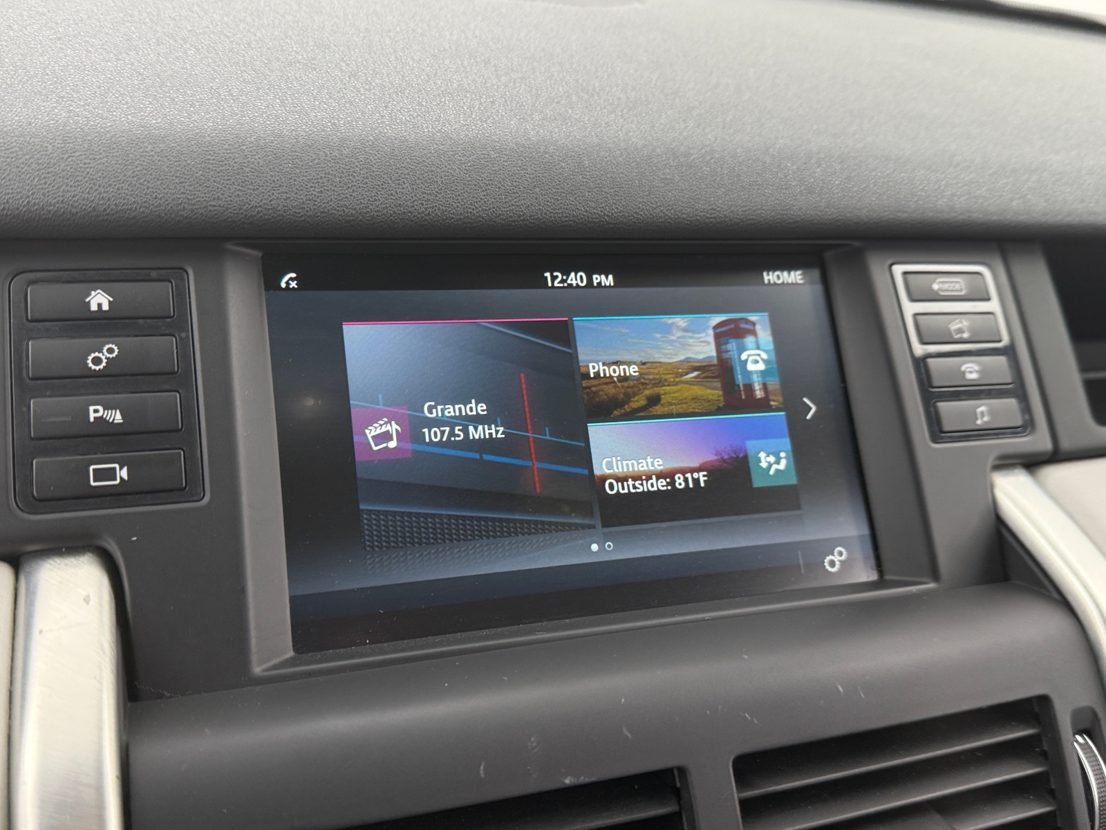Thumbnail: 2019 Land Rover Discovery Sport - 3