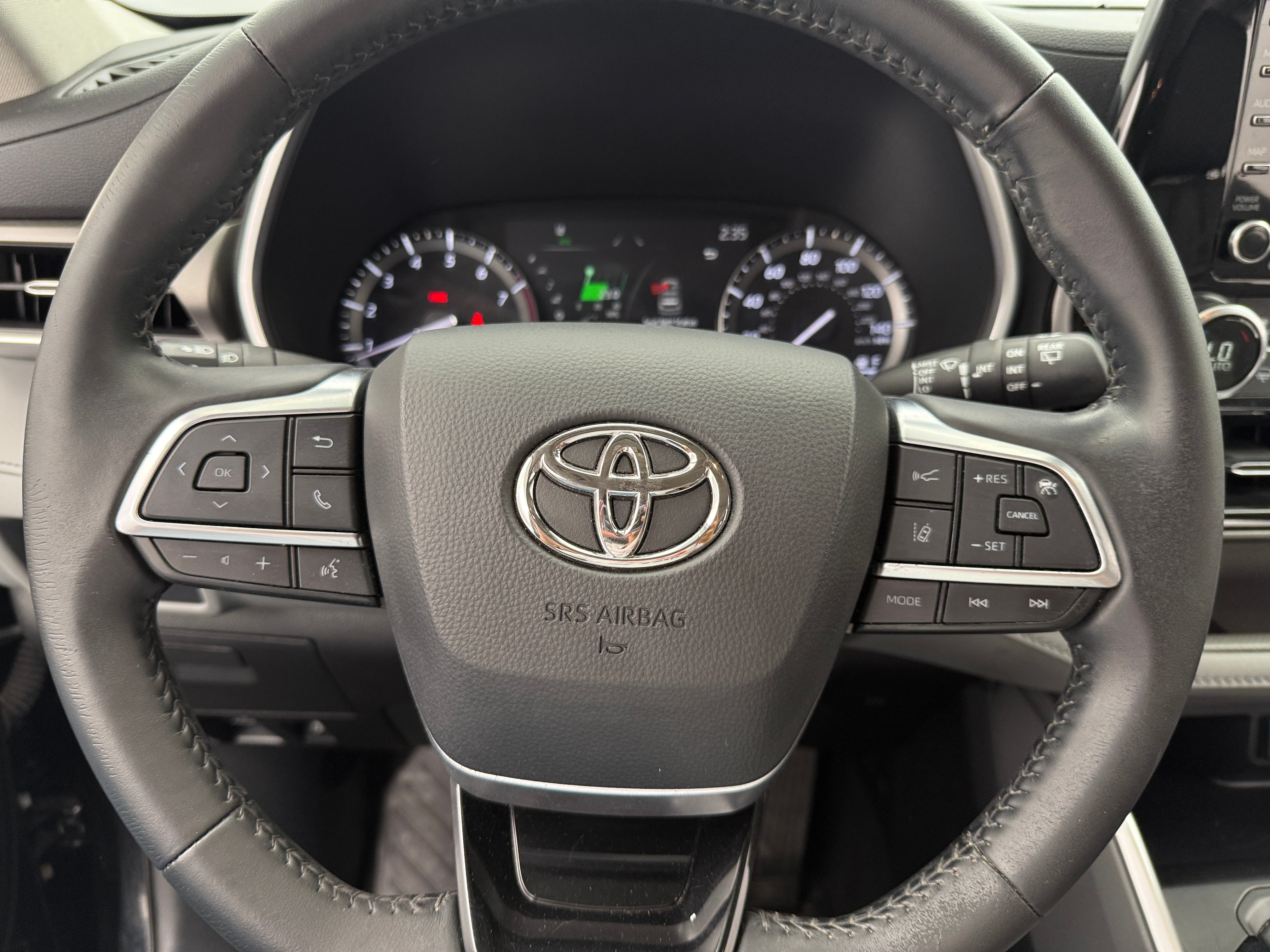 Thumbnail: 2021 Toyota Highlander - 4