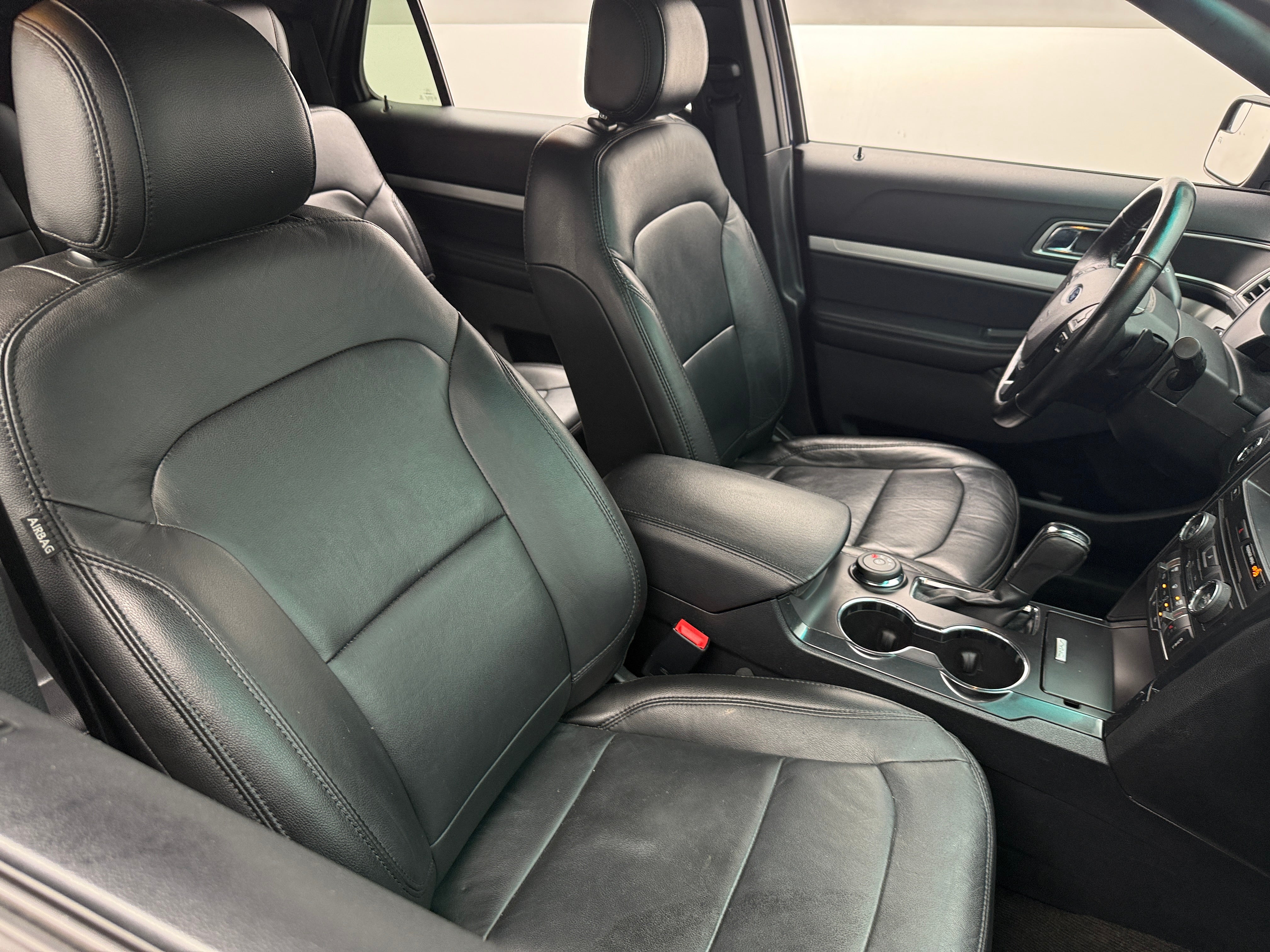 2016 Ford Explorer XLT 2