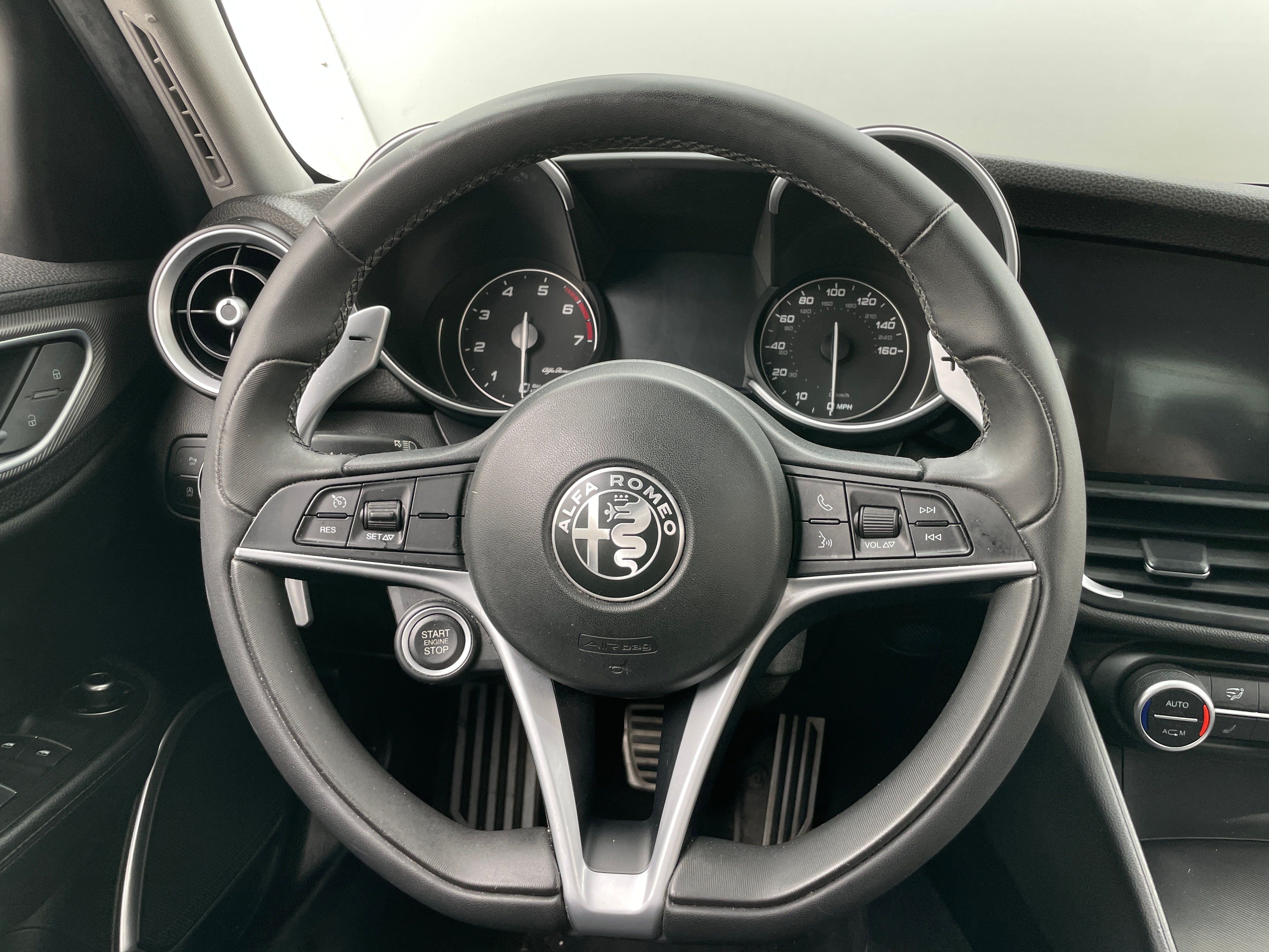 2019 Alfa Romeo Giulia Sport 4