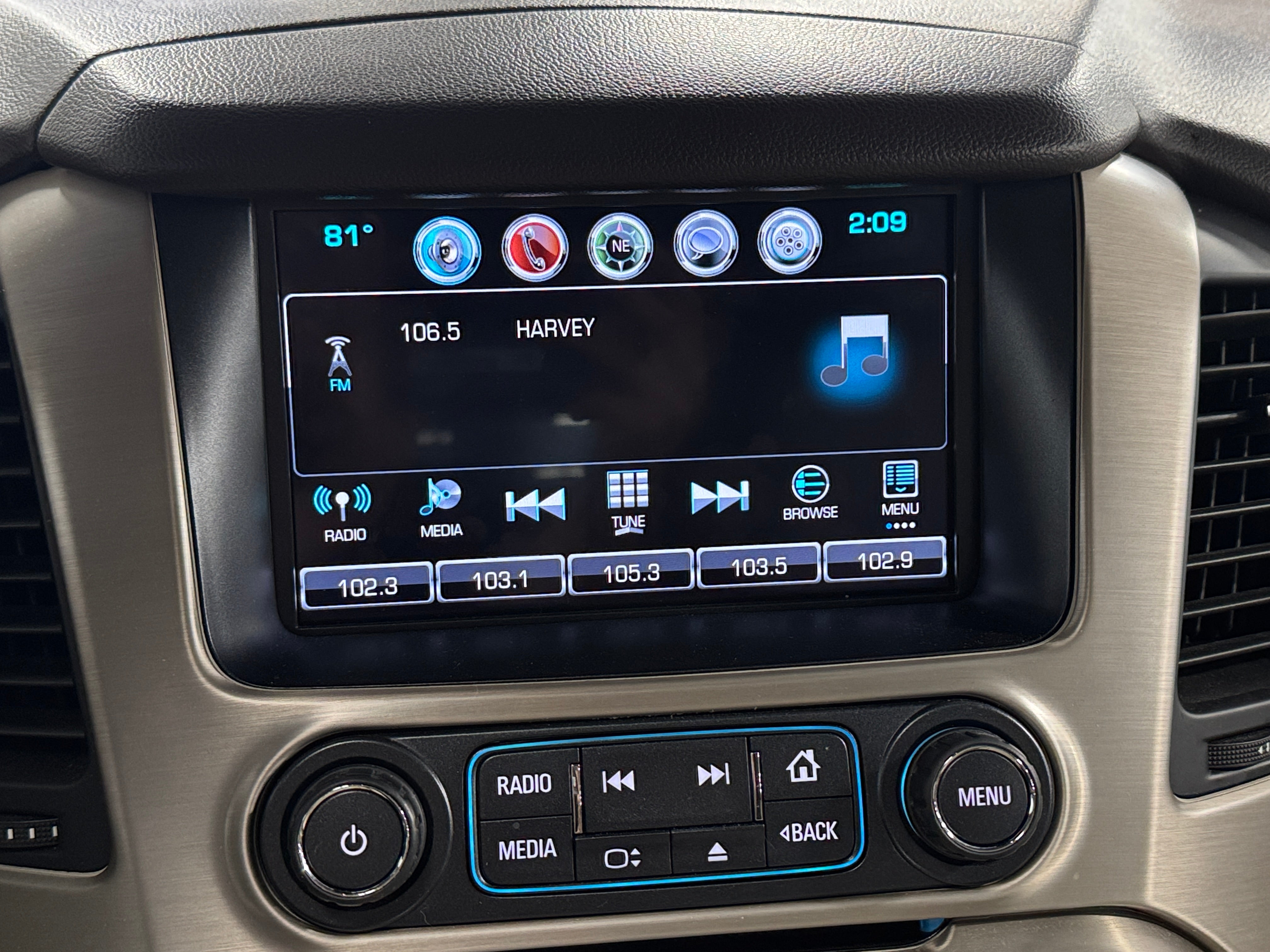 2017 GMC Yukon Denali 3