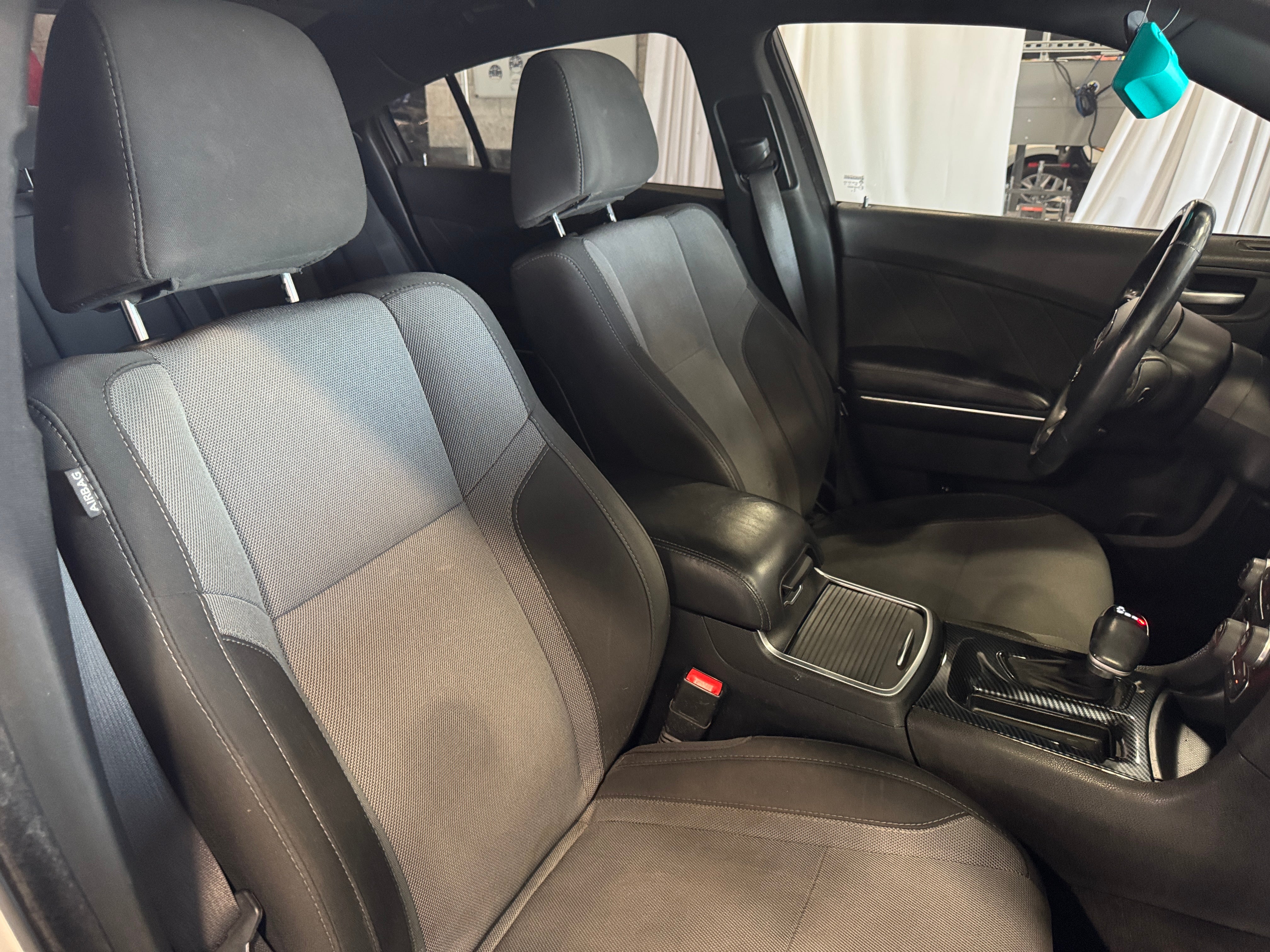 2016 Dodge Charger SXT 2
