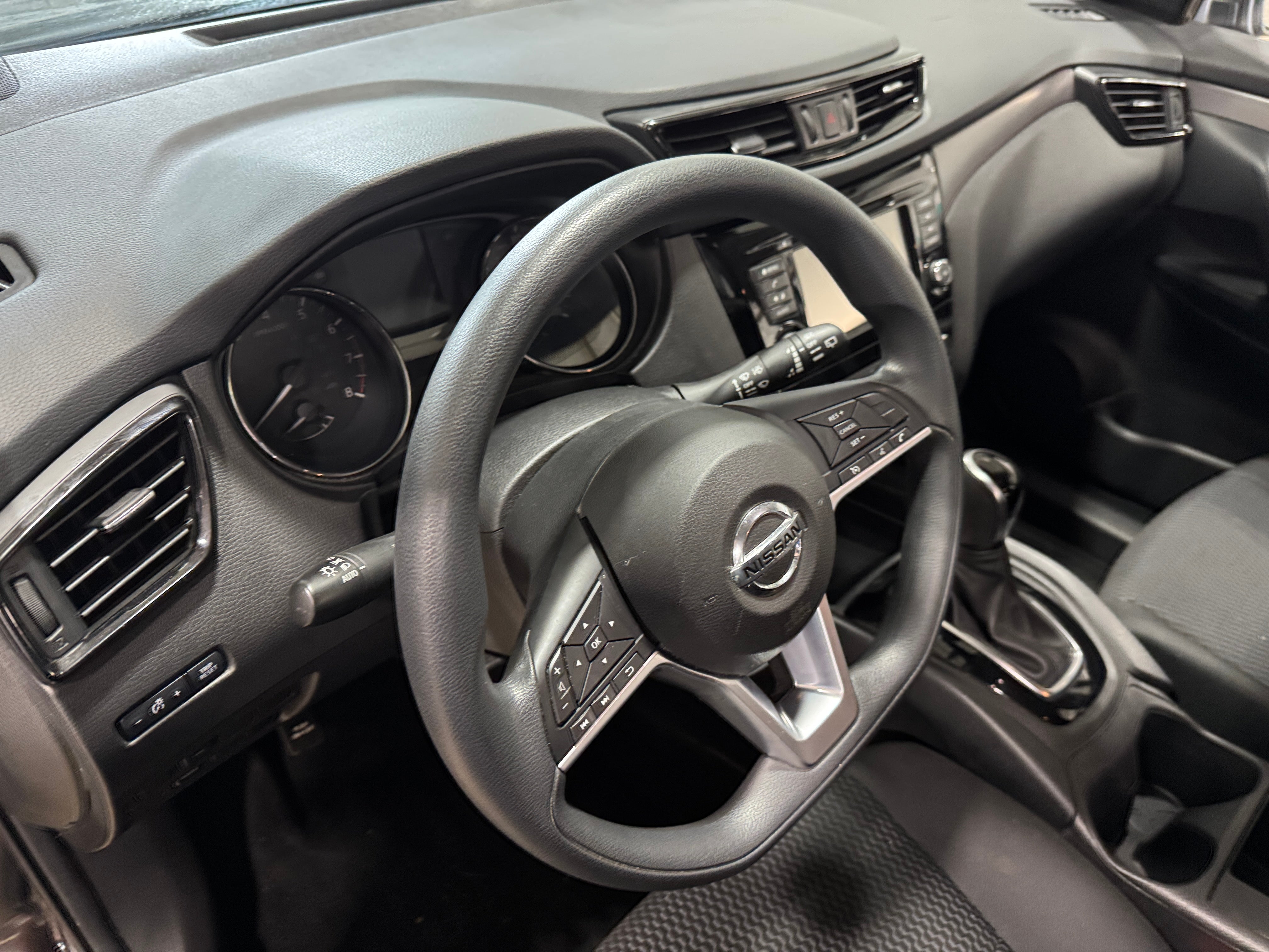 Thumbnail: 2020 Nissan Rogue Sport - 3