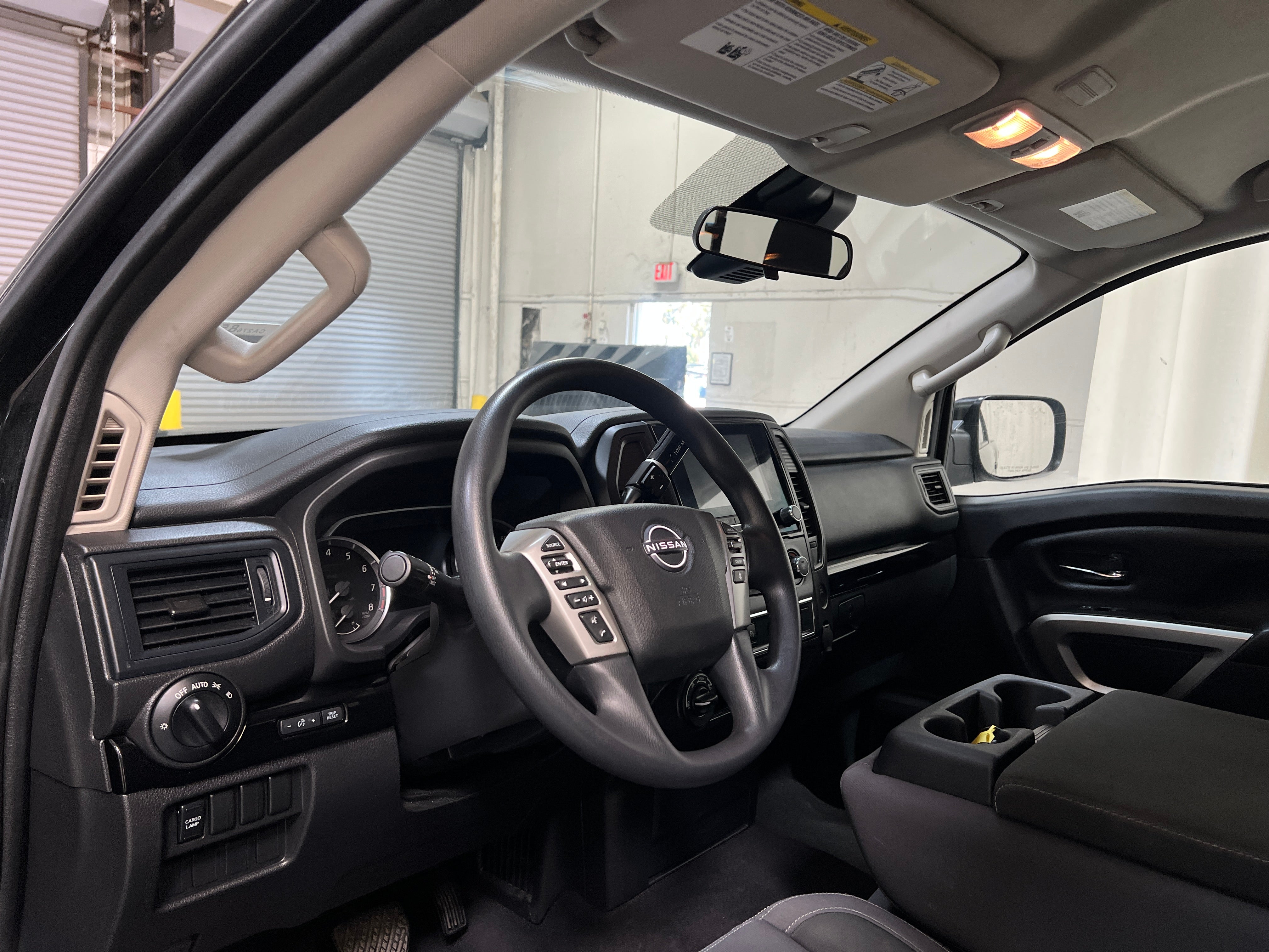 2023 Nissan Titan SV 3
