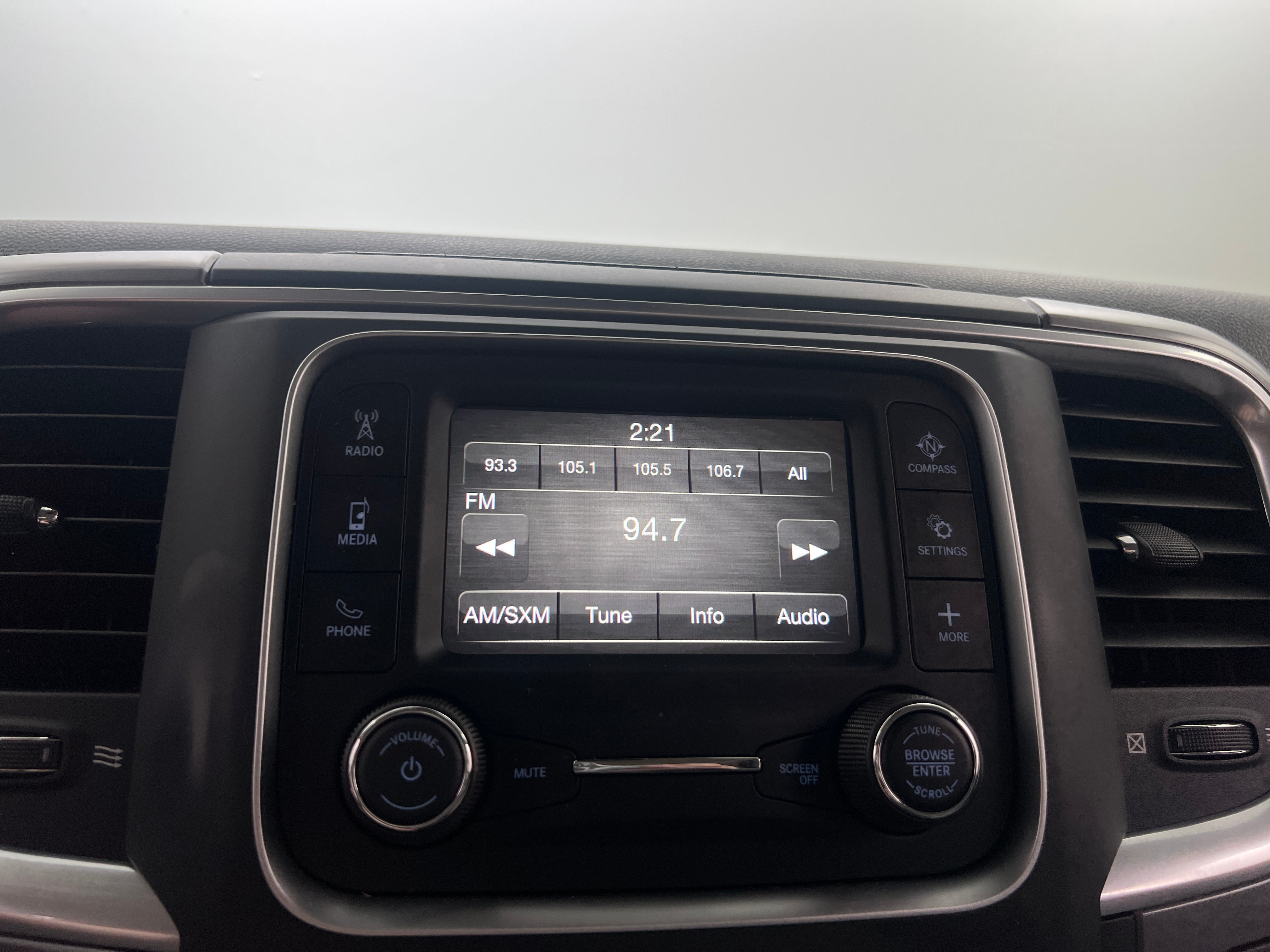 2021 RAM 1500 Classic SLT 4