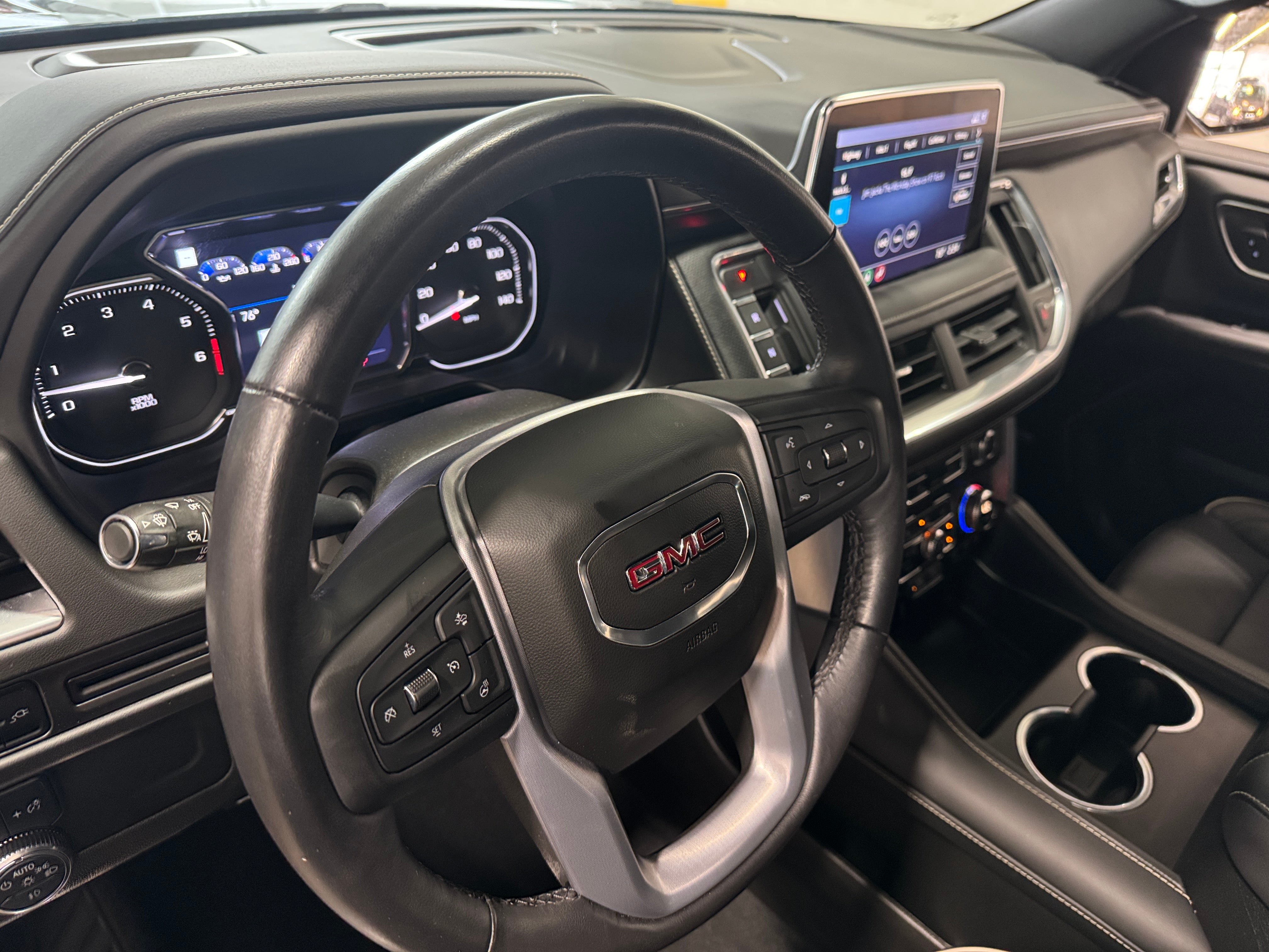 2021 GMC Yukon XL SLT 2
