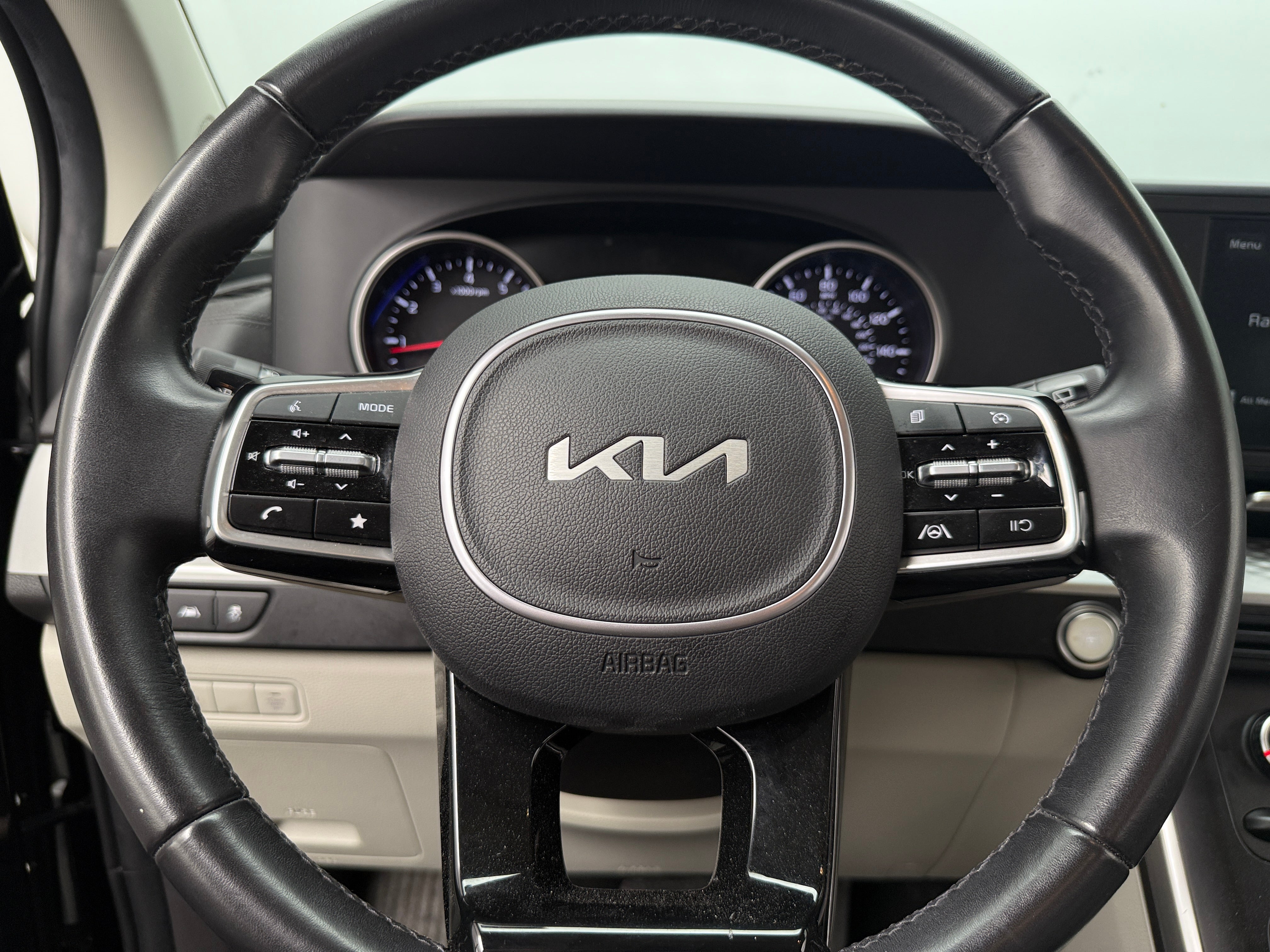 2023 Kia Carnival LX 4