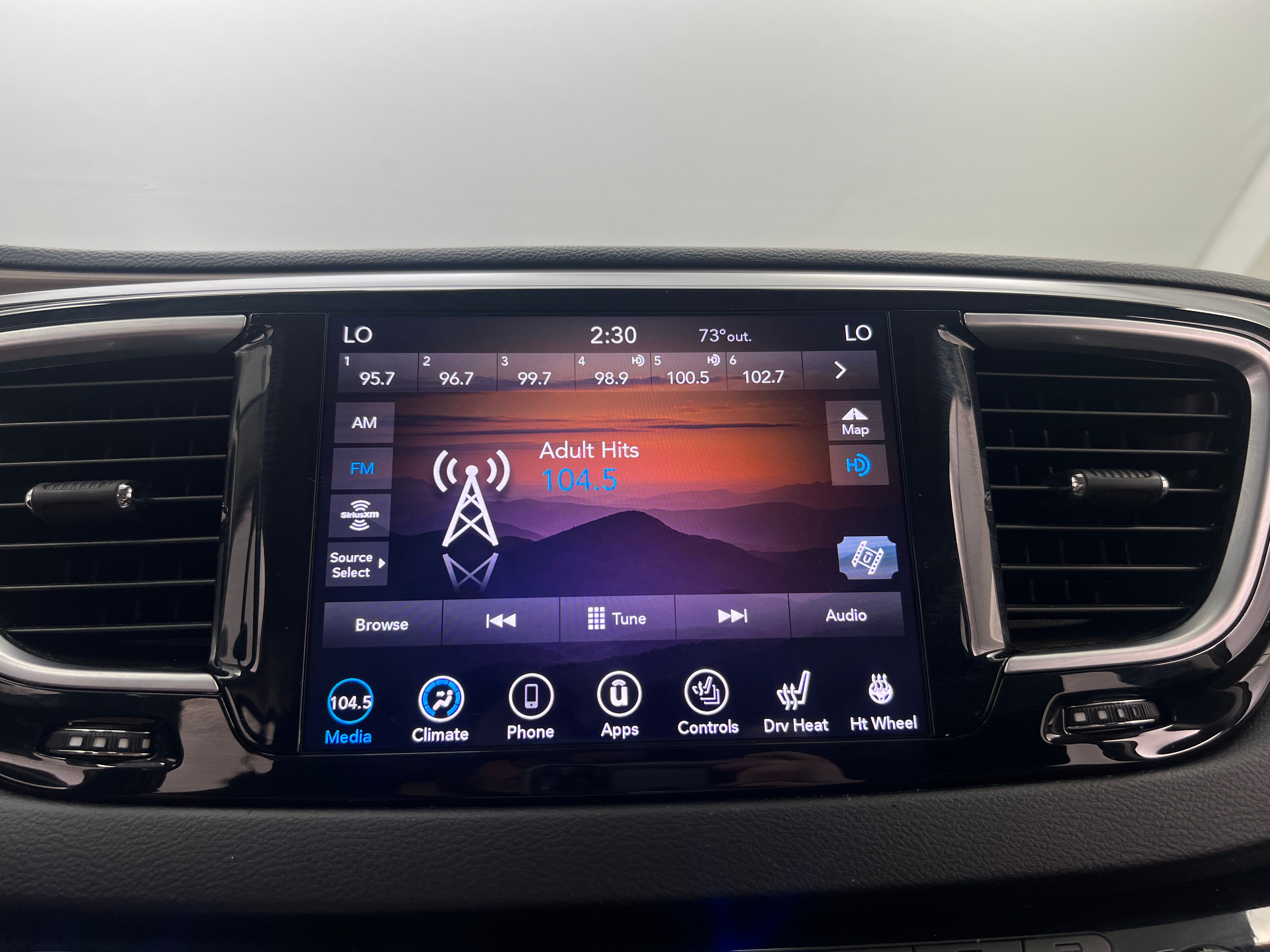 2019 Chrysler Pacifica  3