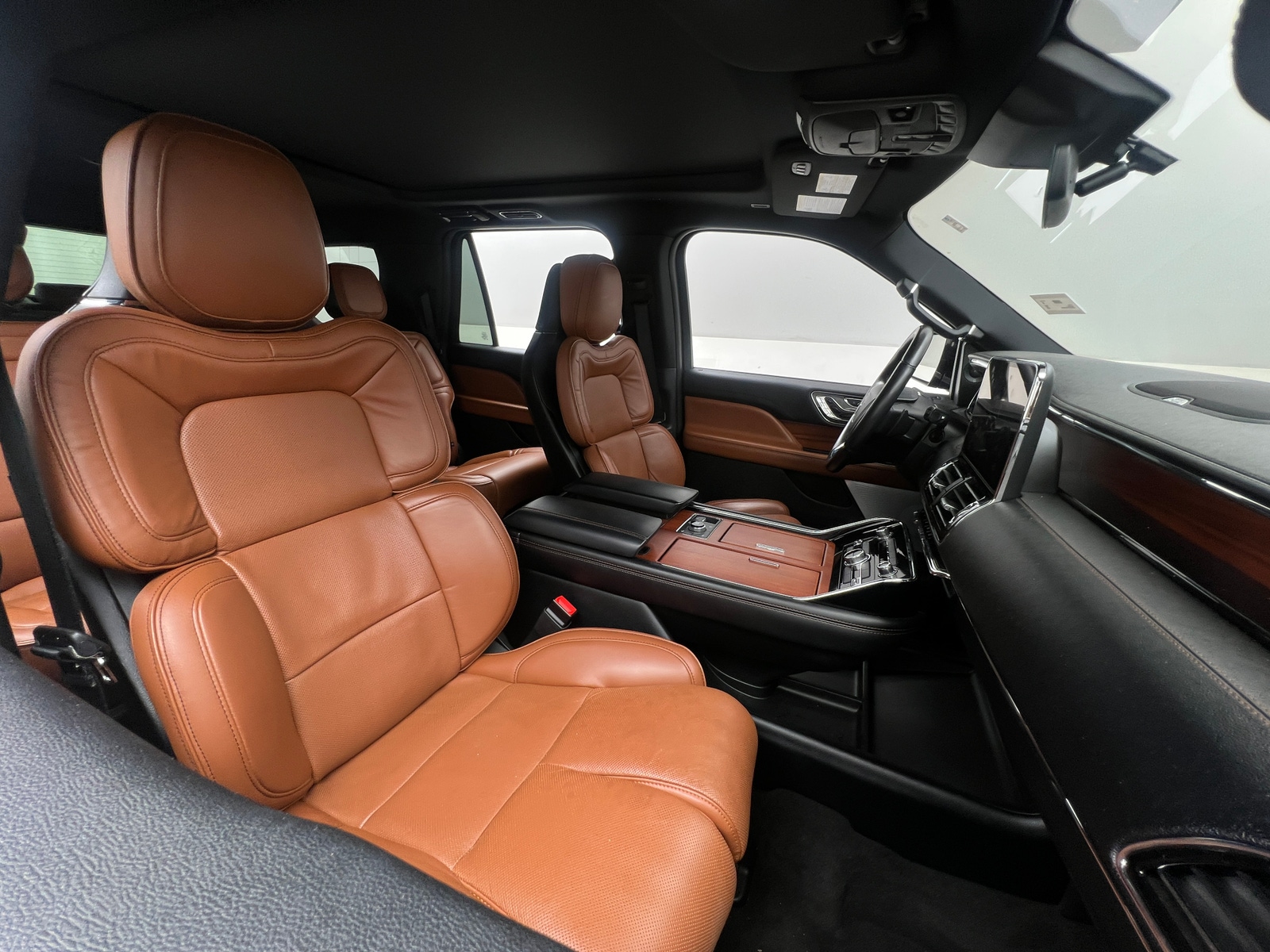 Thumbnail: 2019 Lincoln Navigator L - 2