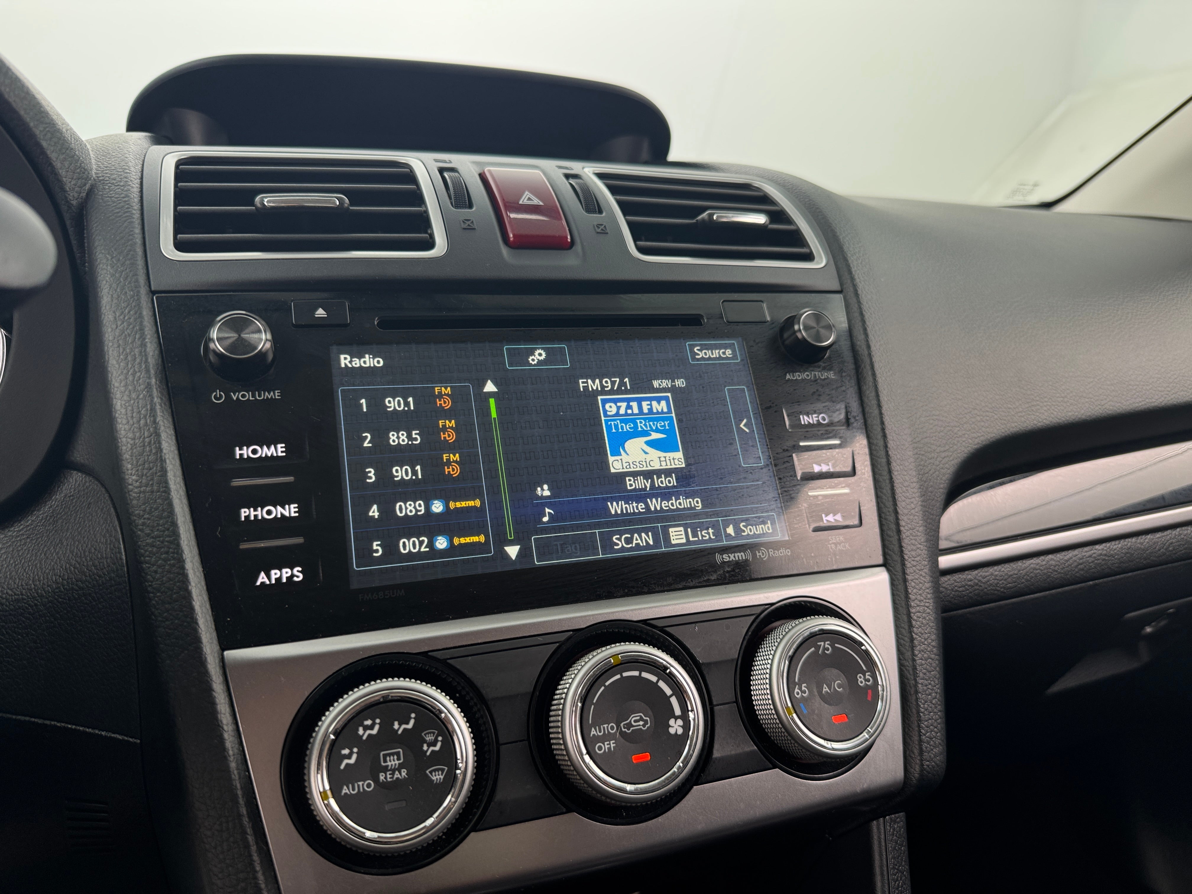 2016 Subaru Crosstrek Limited 3