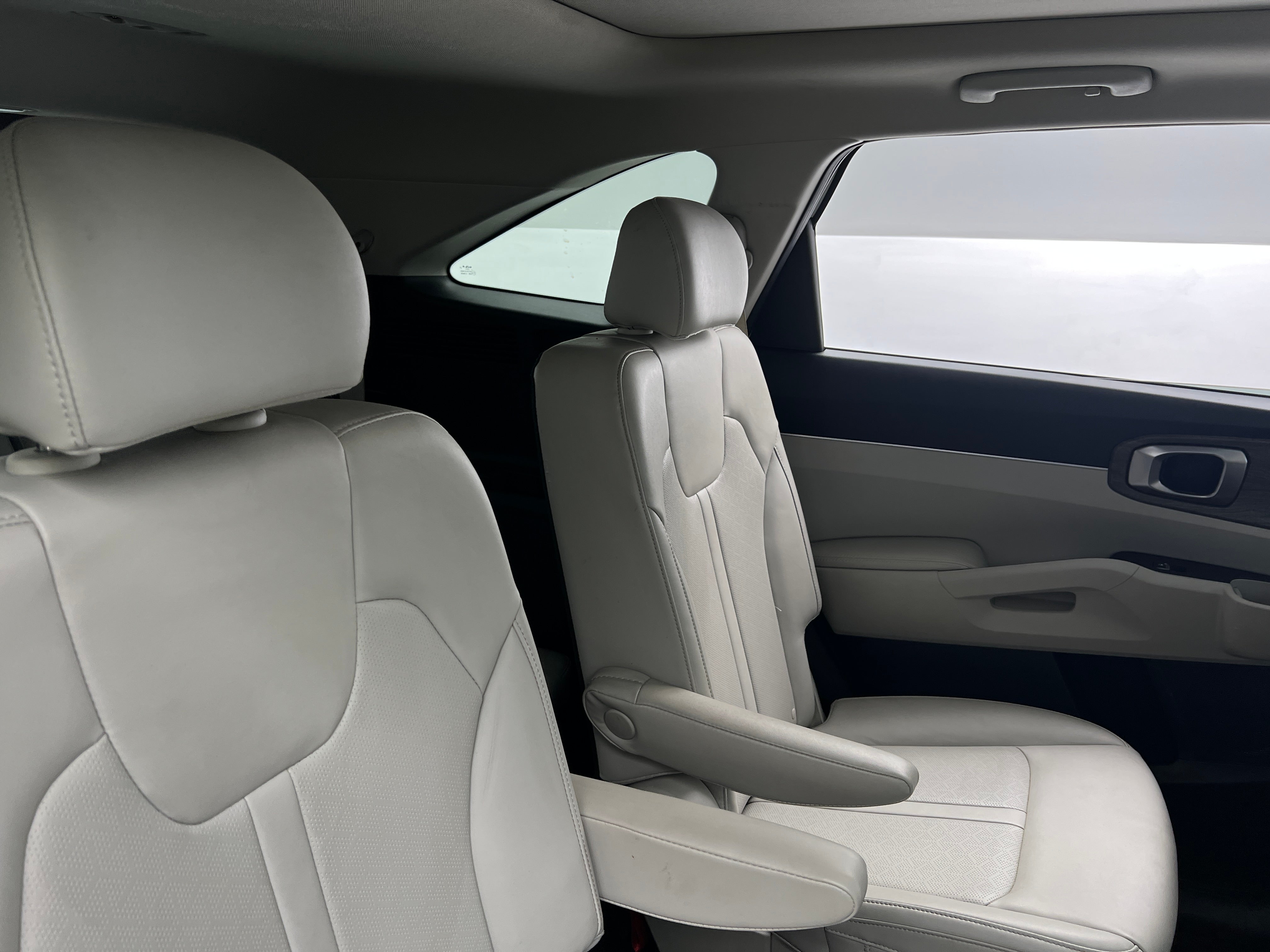 Thumbnail: 2023 Kia Sorento - 5