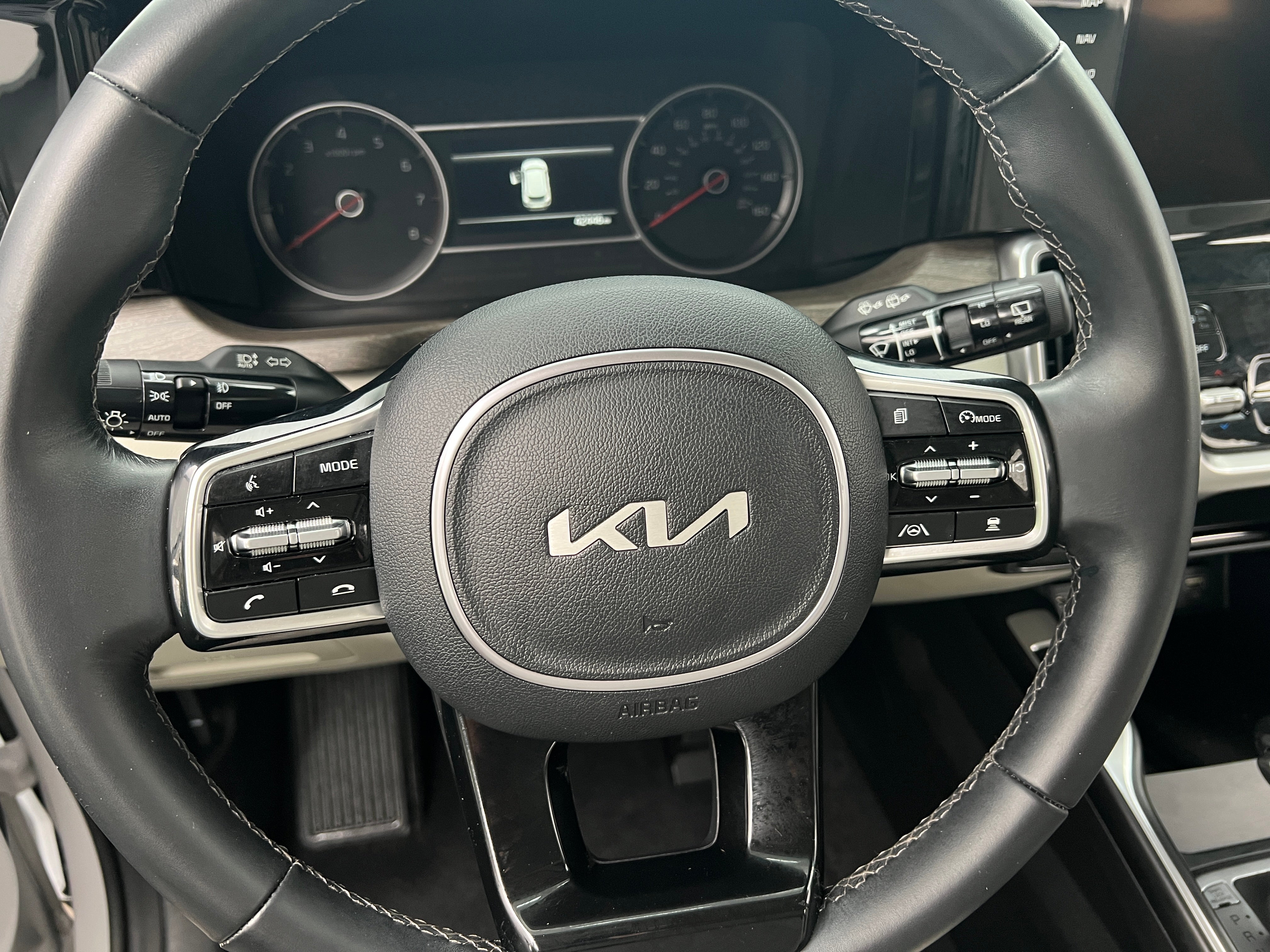 Thumbnail: 2023 Kia Sorento - 4