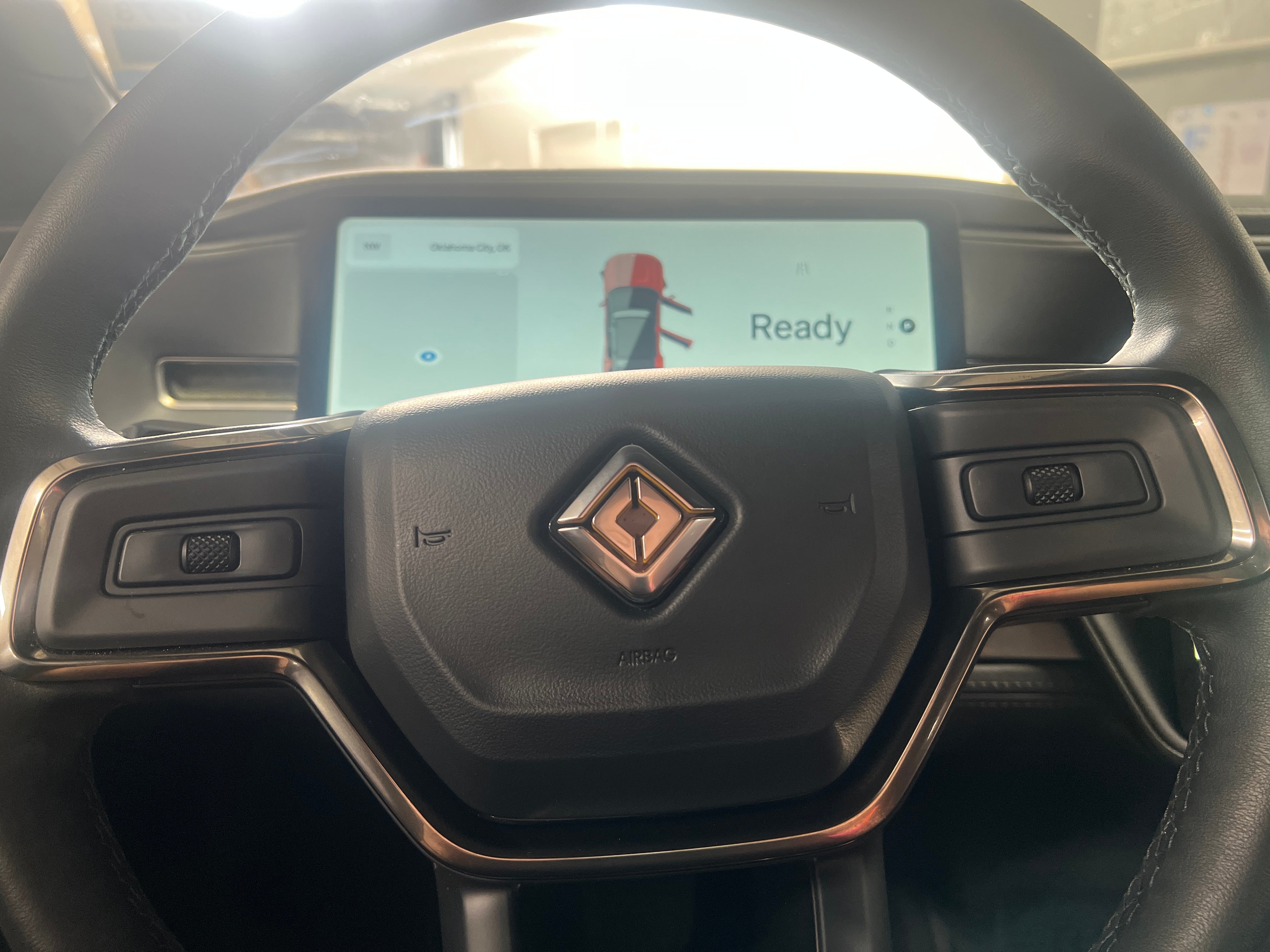 Thumbnail: 2025 Rivian R1S - 4