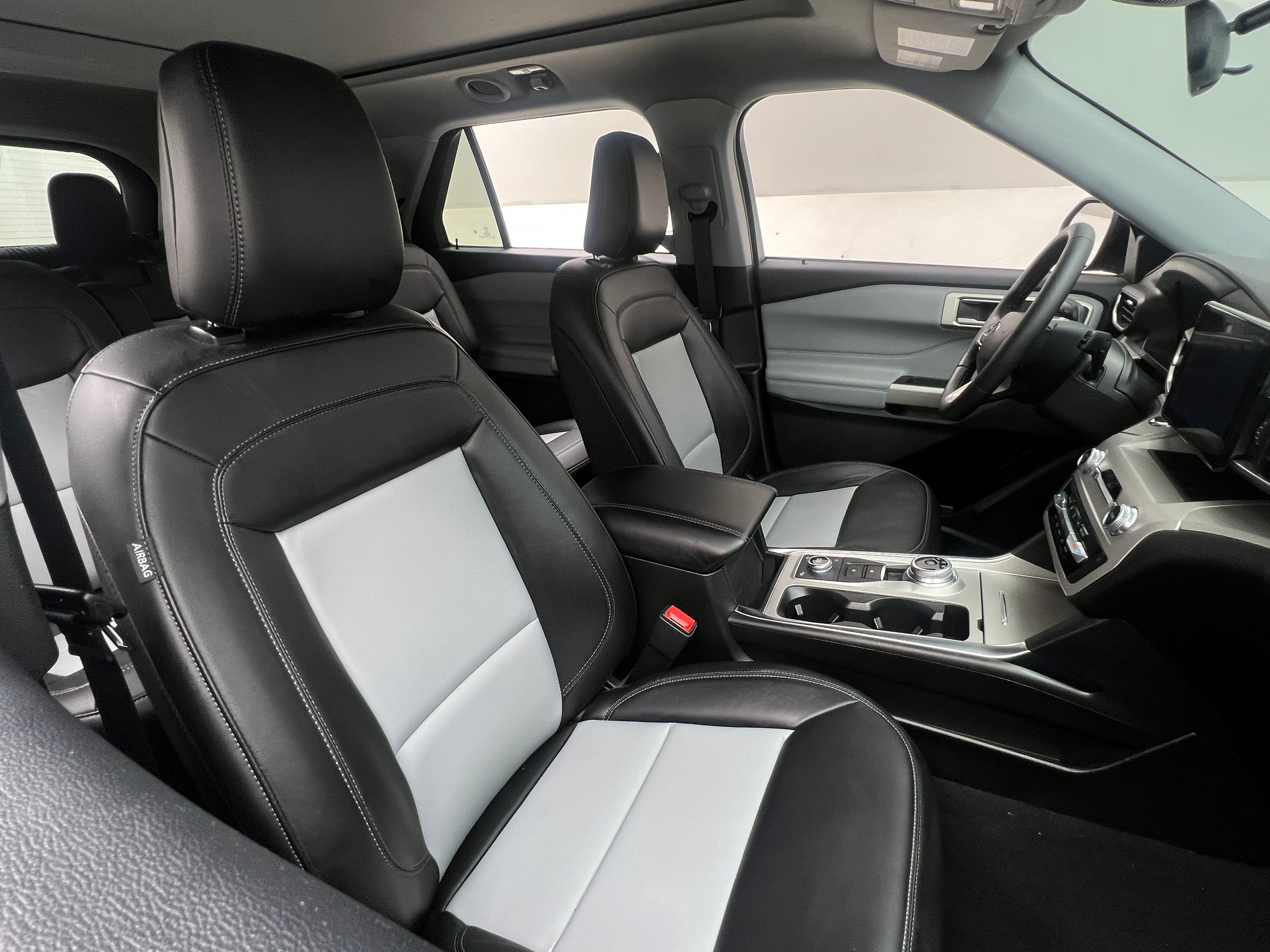 2023 Ford Explorer XLT 2