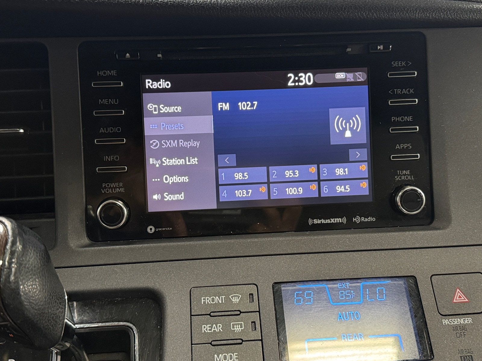 Thumbnail: 2018 Toyota Sienna - 3
