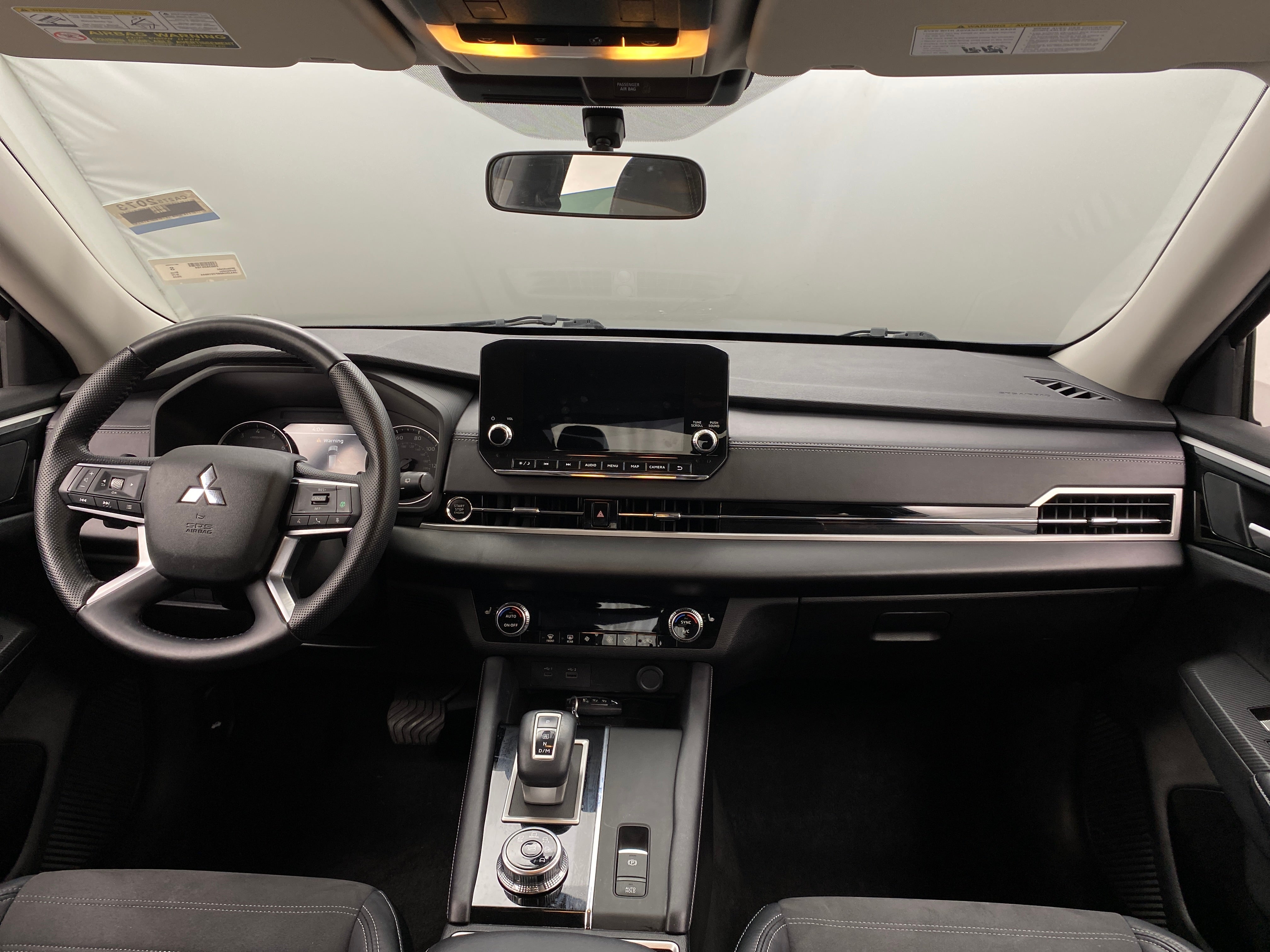 Thumbnail: 2023 Mitsubishi Outlander - 2