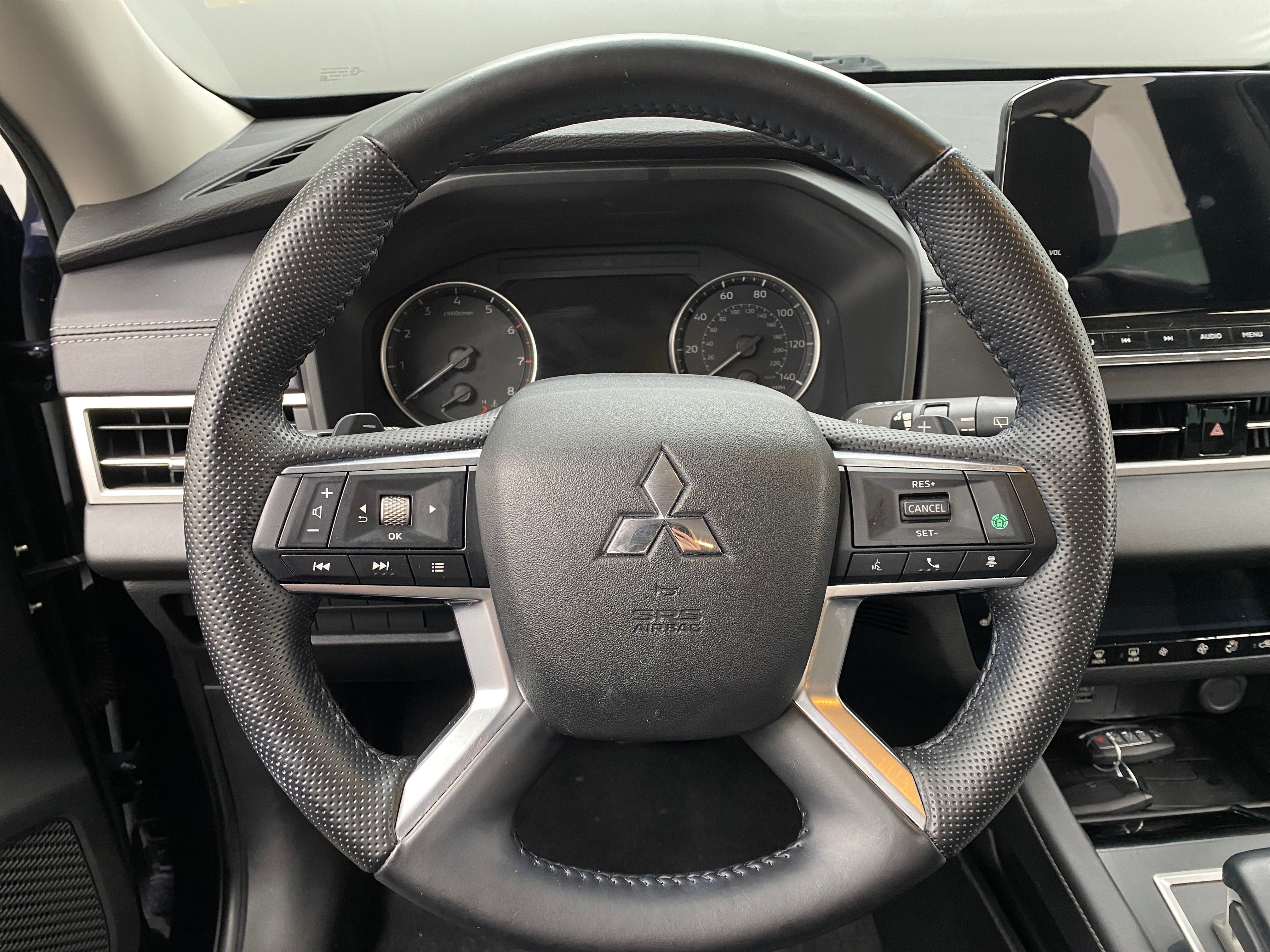 Thumbnail: 2023 Mitsubishi Outlander - 4