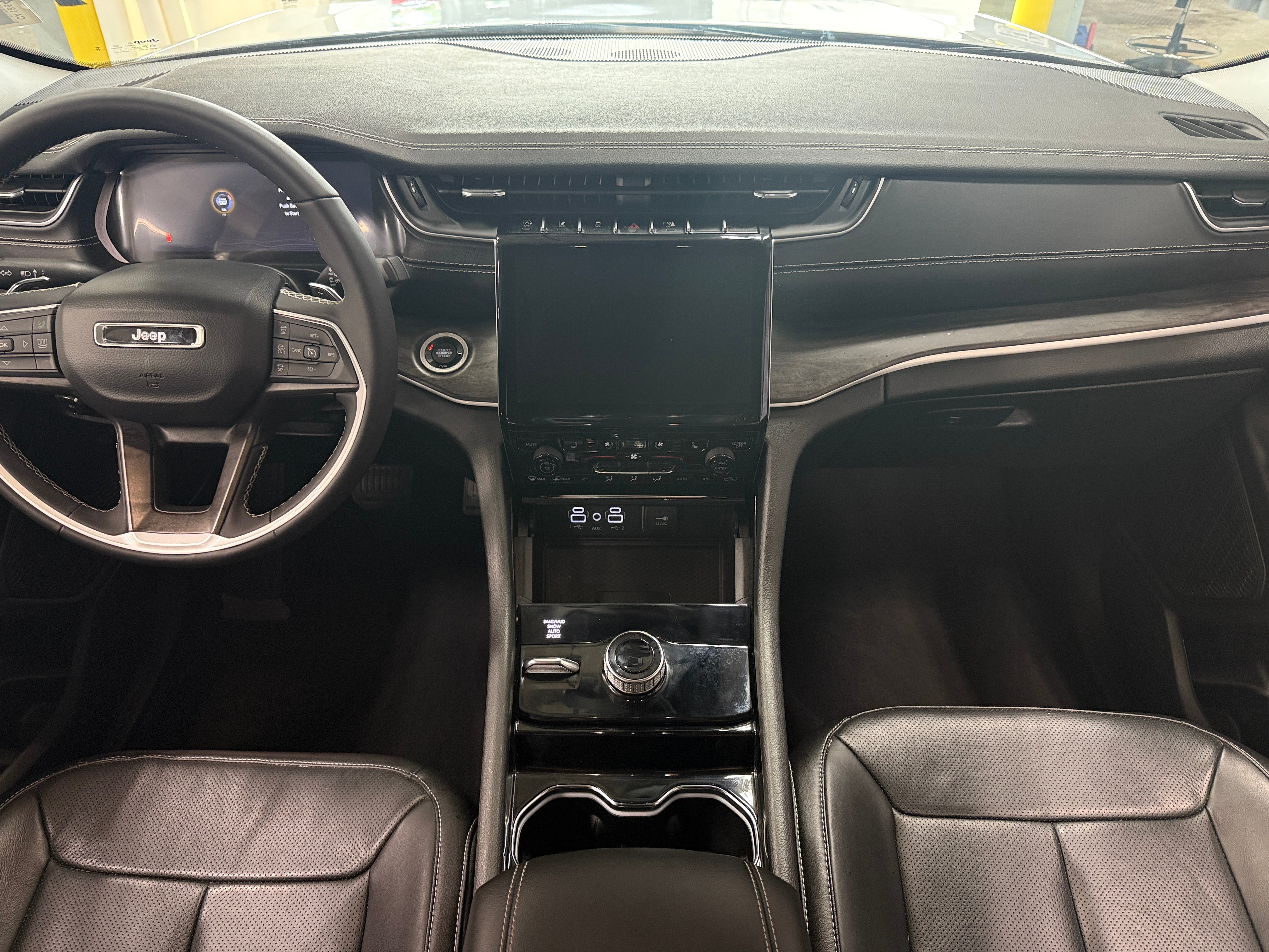 2023 Jeep Grand Cherokee Limited Edition 2