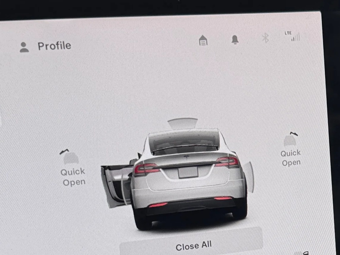 Thumbnail: 2023 Tesla Model X - 3