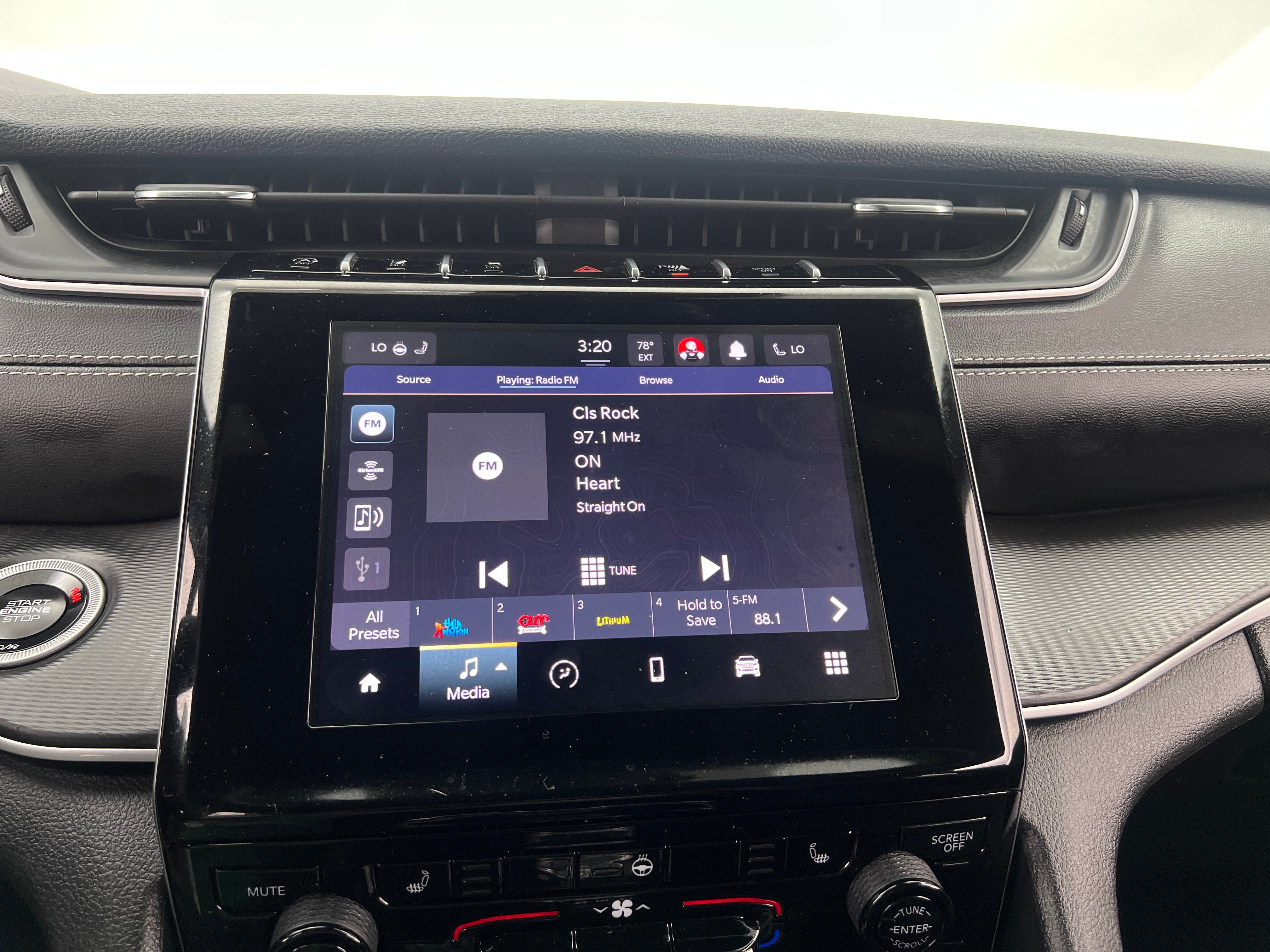 2024 Jeep Grand Cherokee Altitude 3