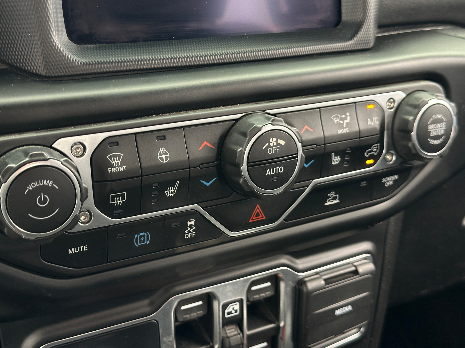 Thumbnail: 2022 Jeep Wrangler - 3