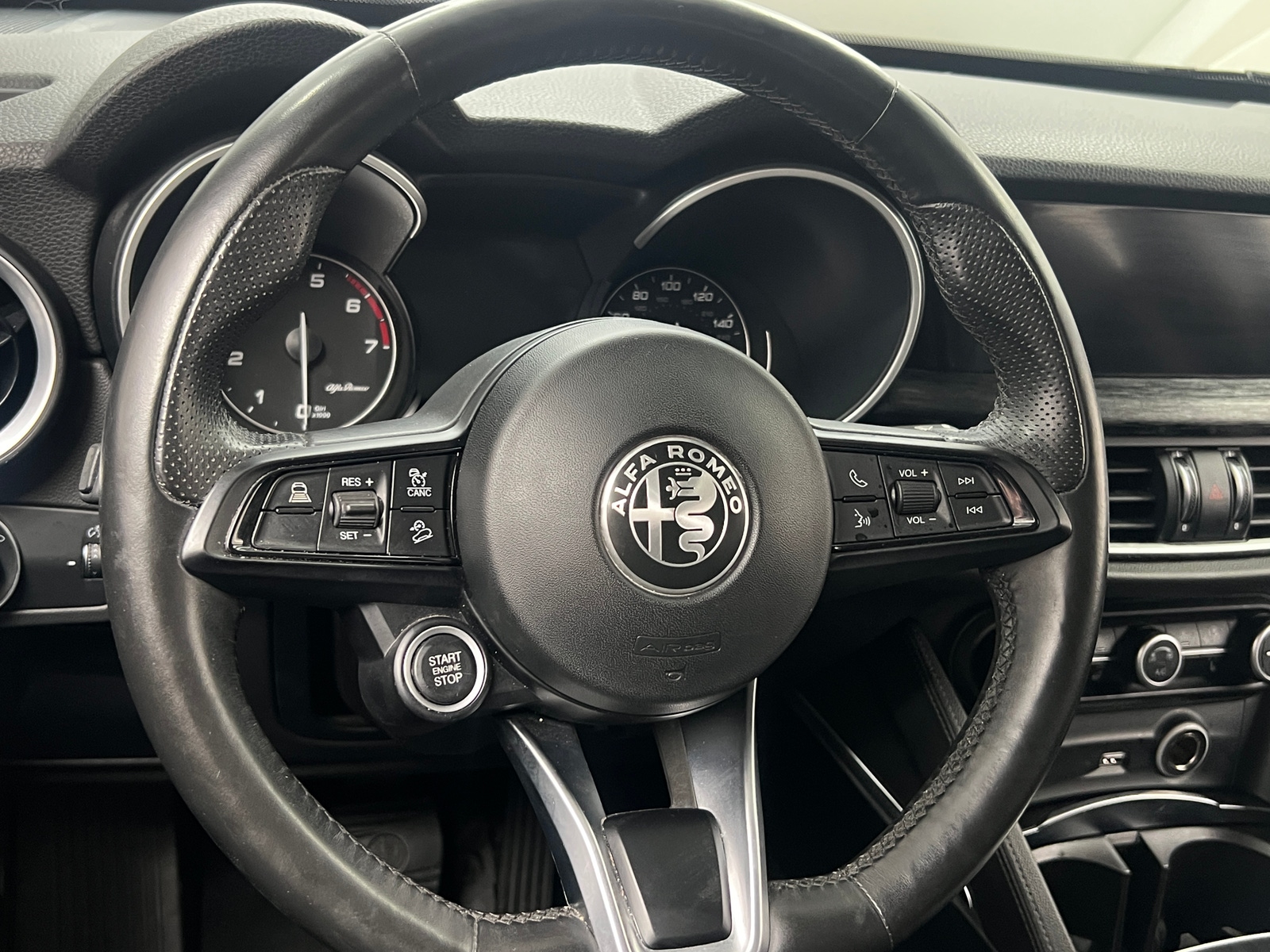 Thumbnail: 2021 Alfa Romeo Stelvio - 4