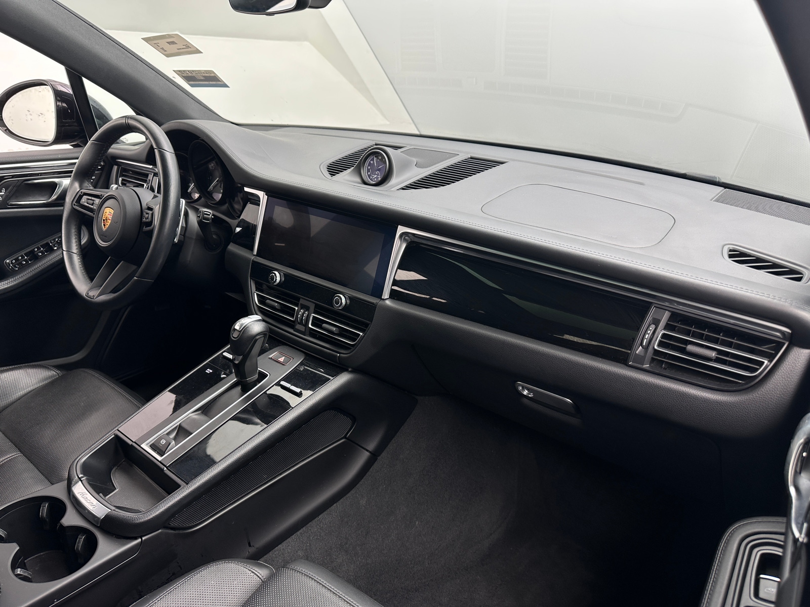 Thumbnail: 2022 Porsche Macan - 2