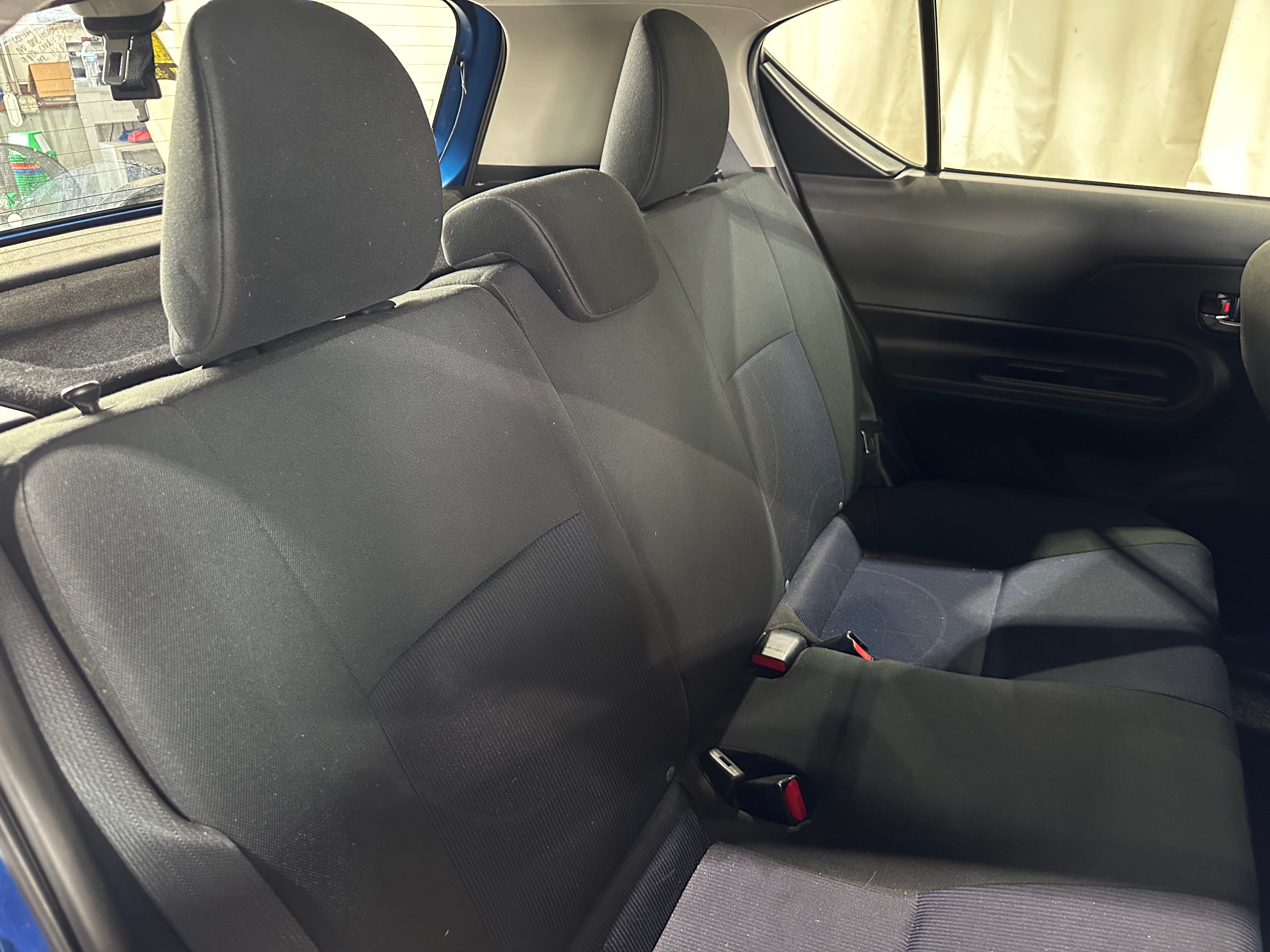 Thumbnail: 2015 Toyota Prius c - 6