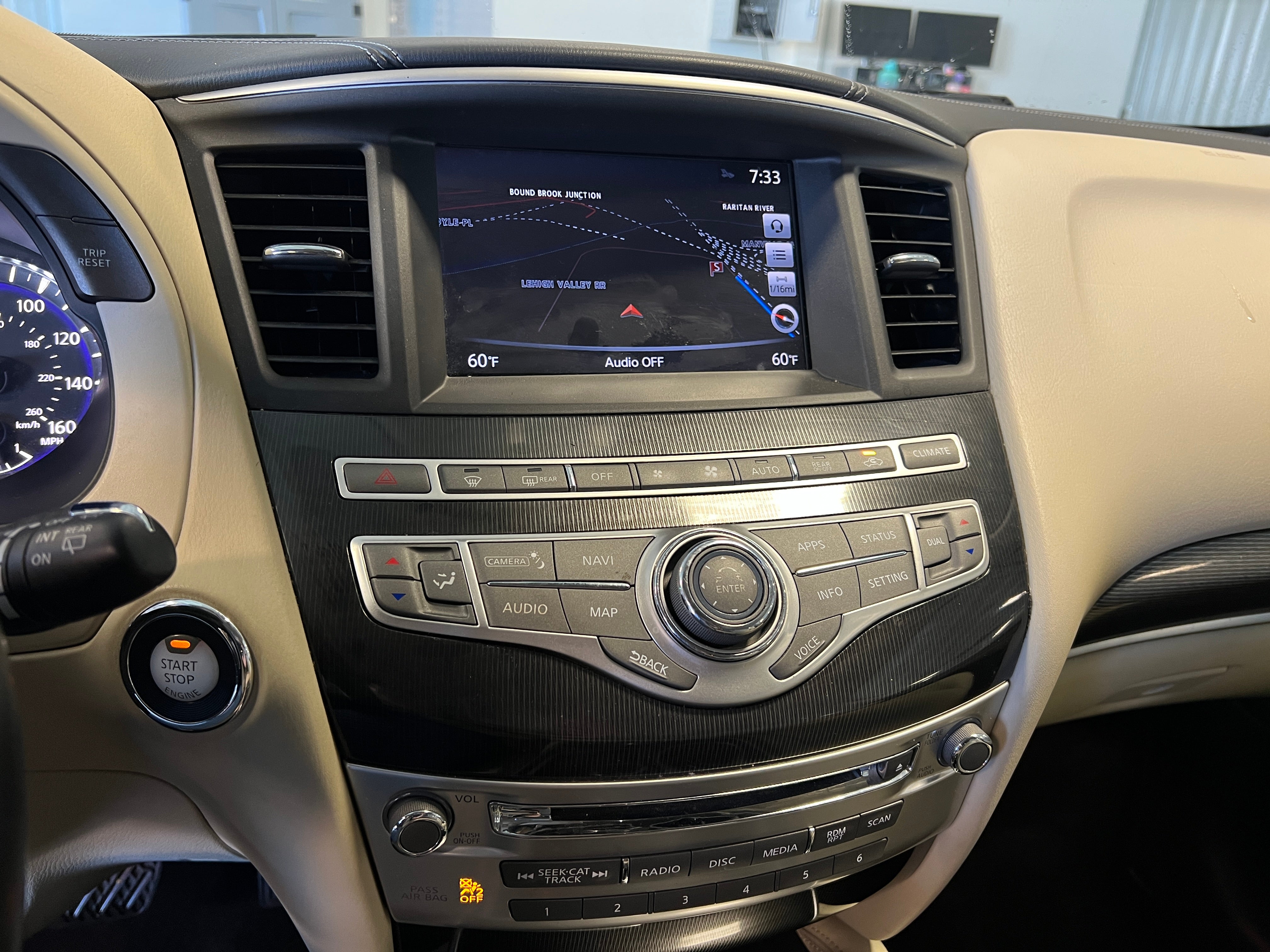 Thumbnail: 2017 INFINITI QX60 - 3