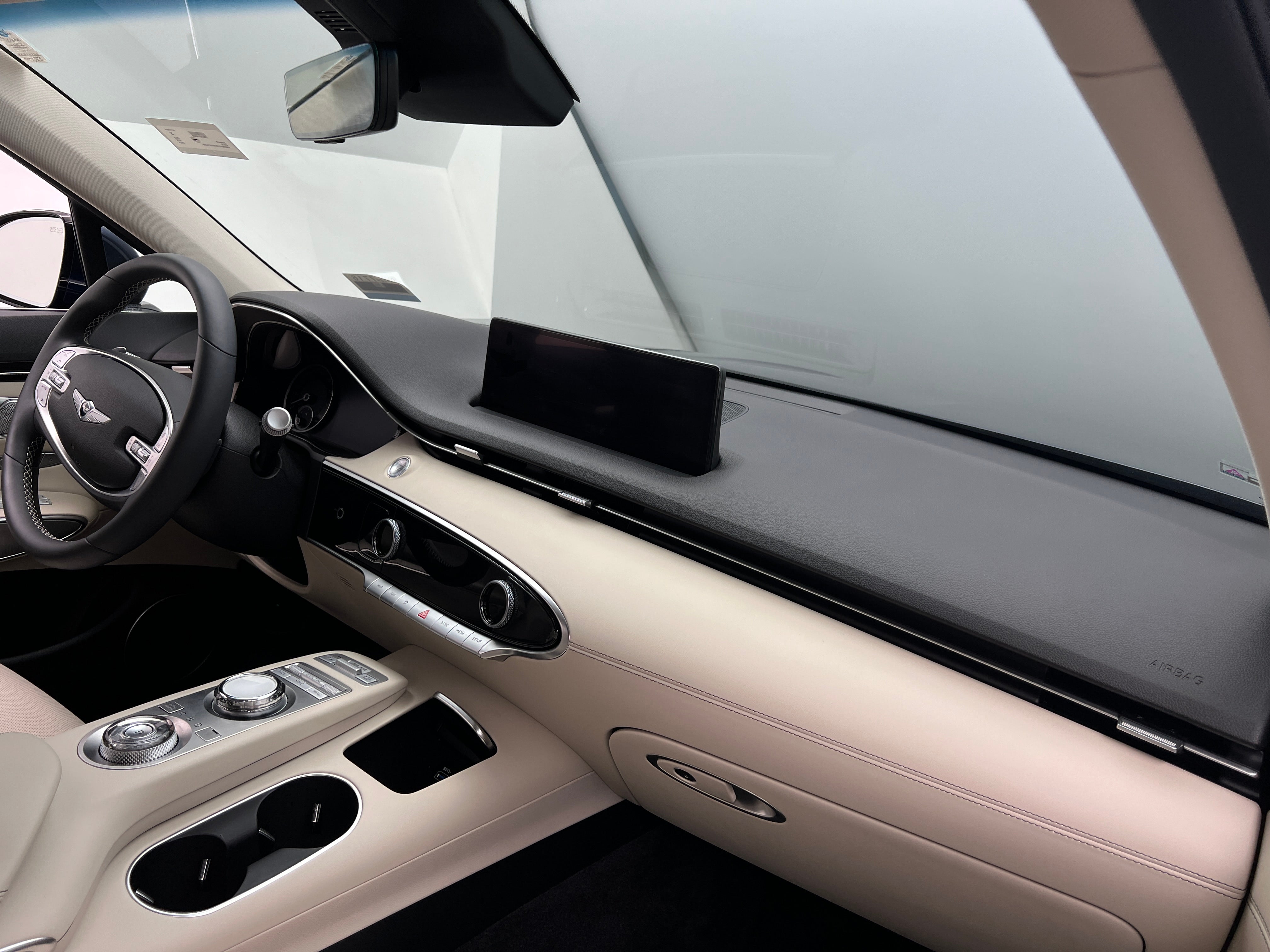 2024 Genesis GV70 Standard 2