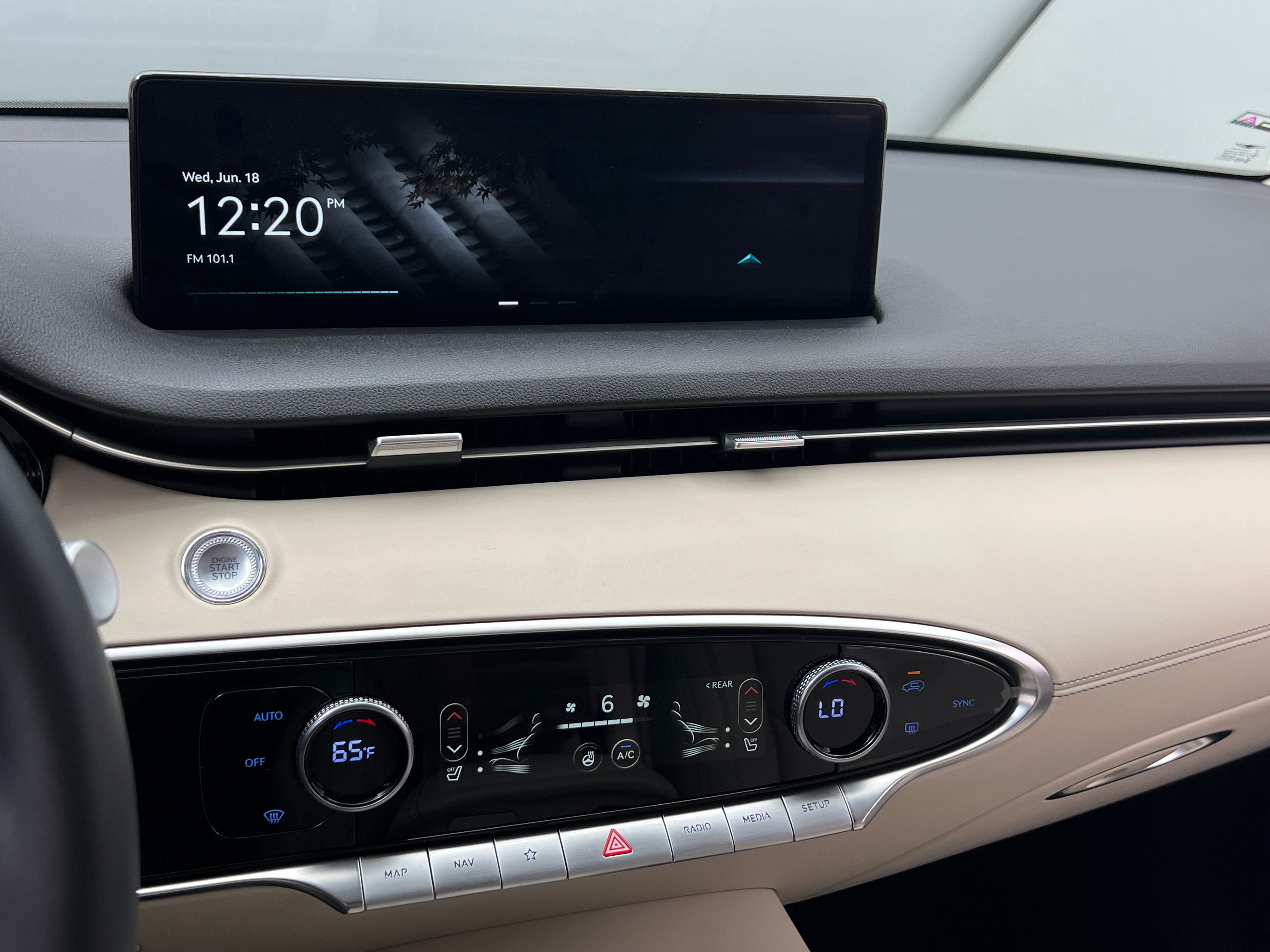 2024 Genesis GV70 Standard 3