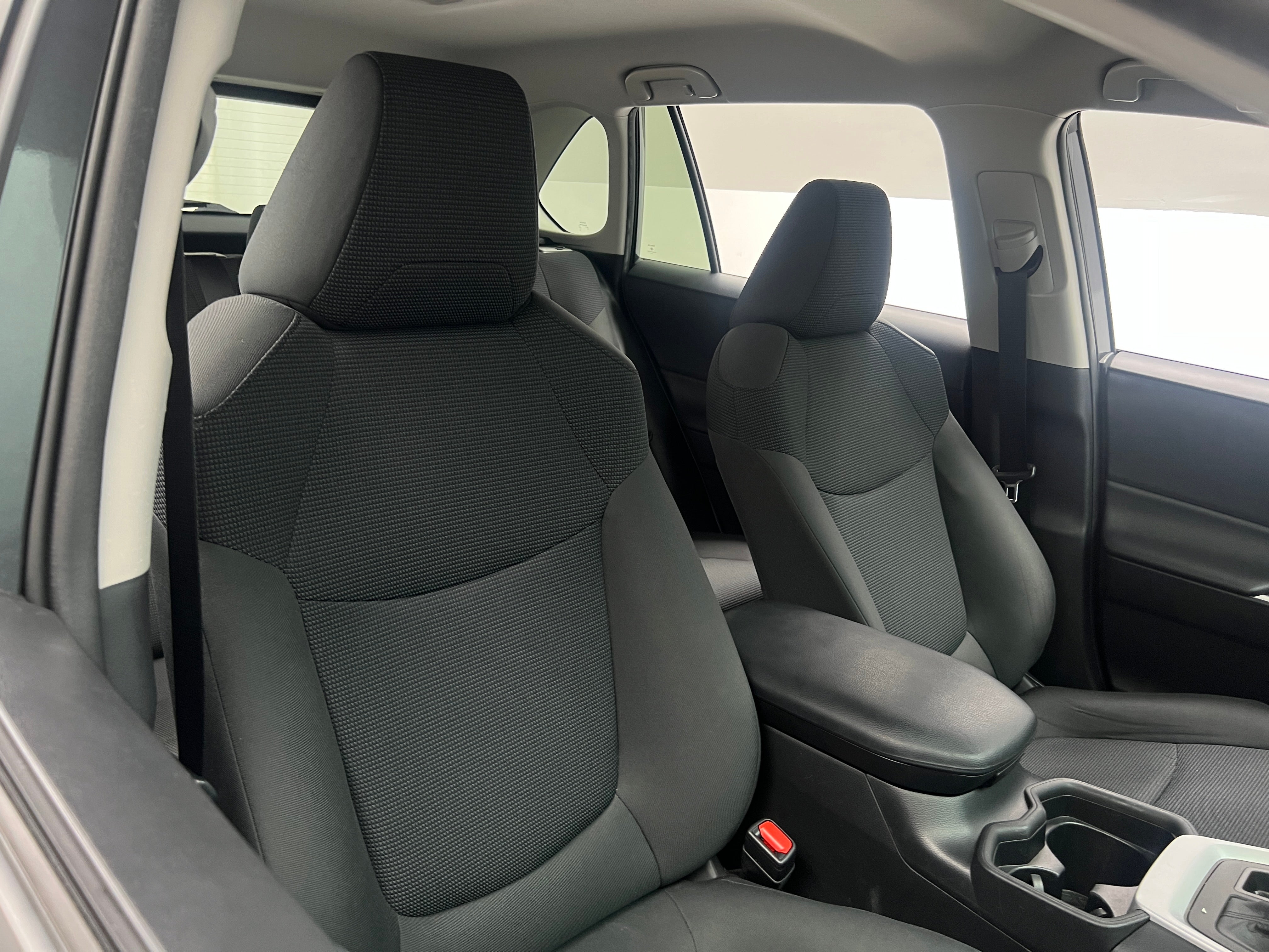 2020 Toyota RAV4 LE 2