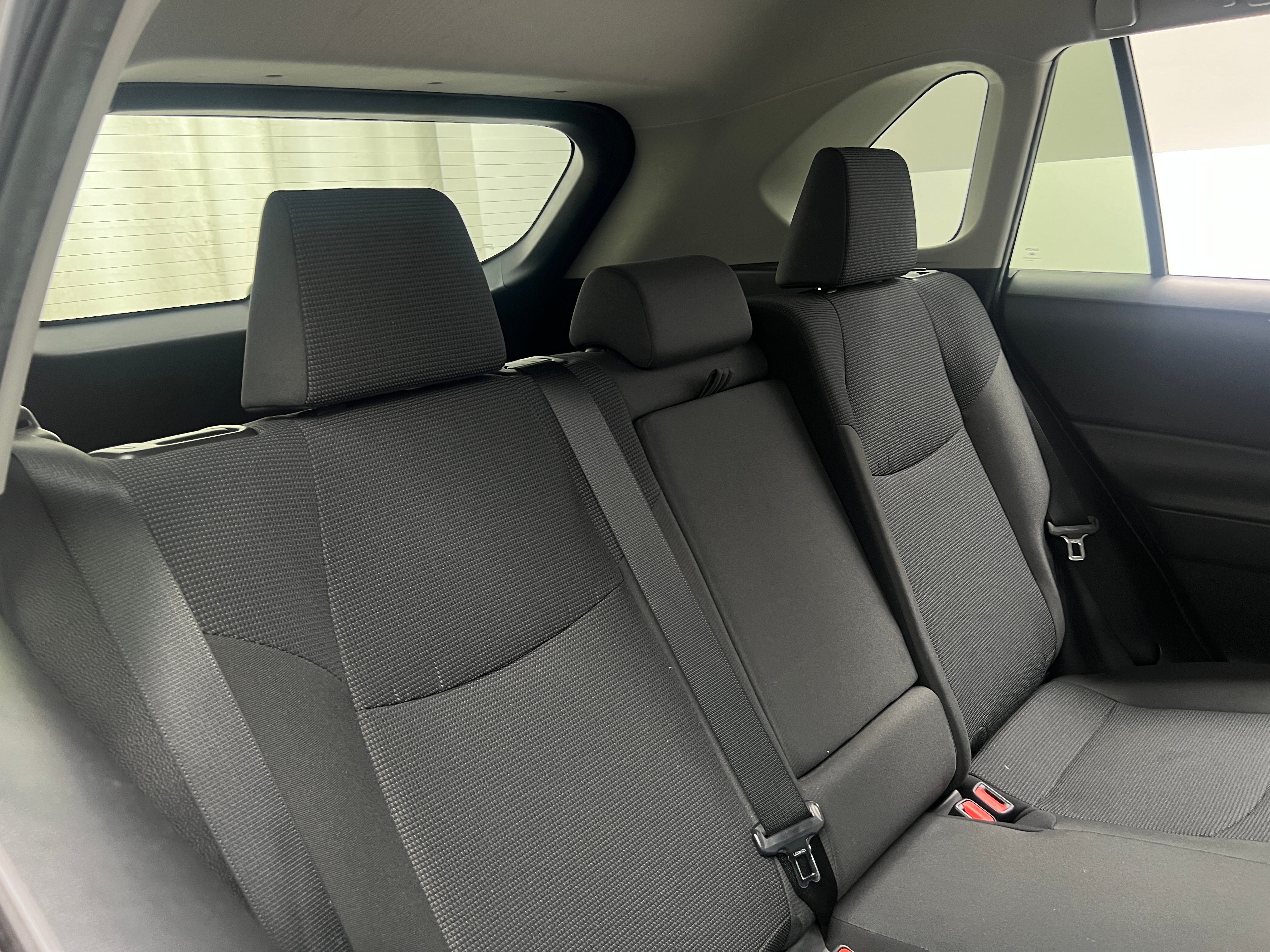 2020 Toyota RAV4 LE 6