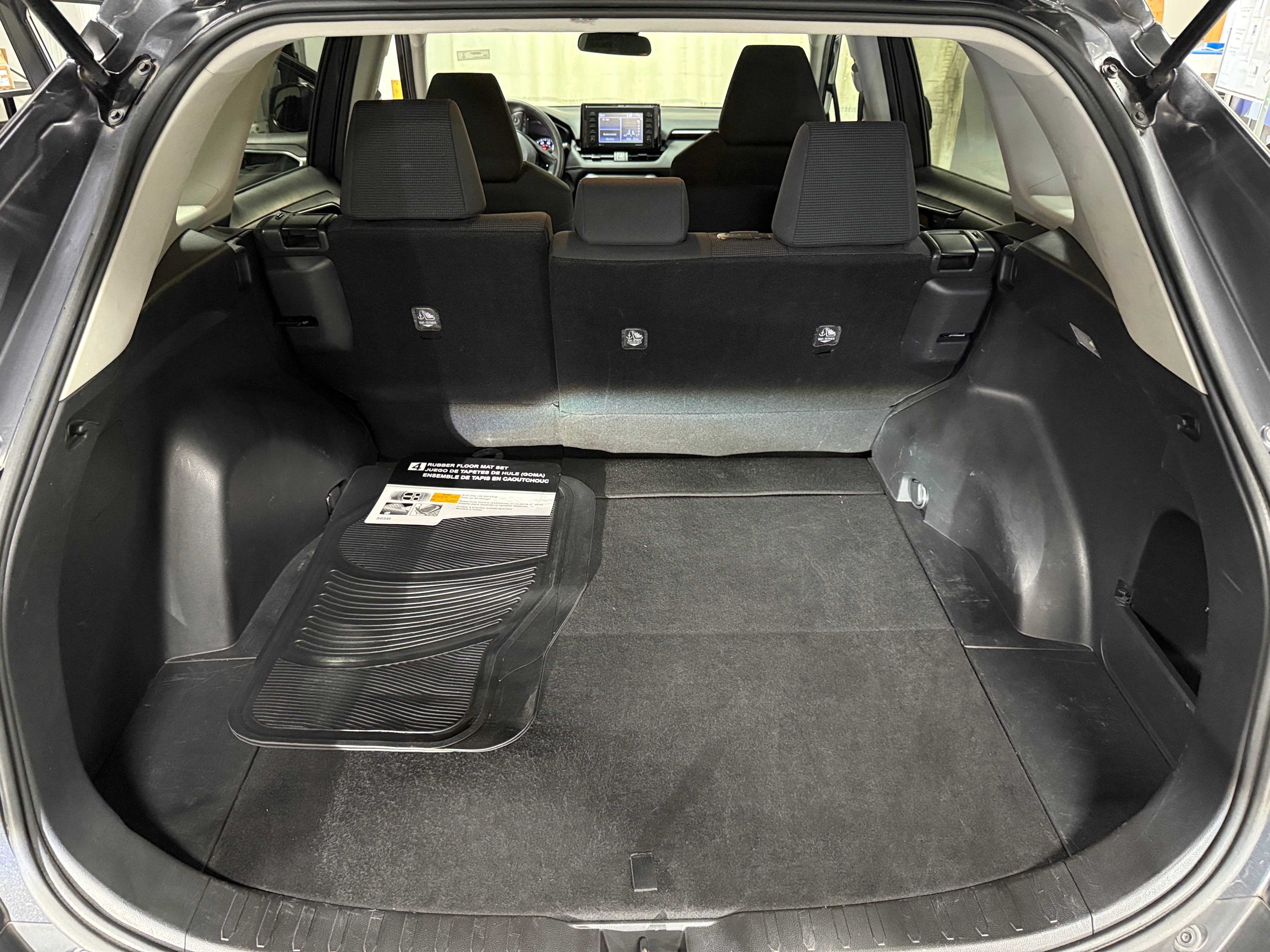 2020 Toyota RAV4 LE 7