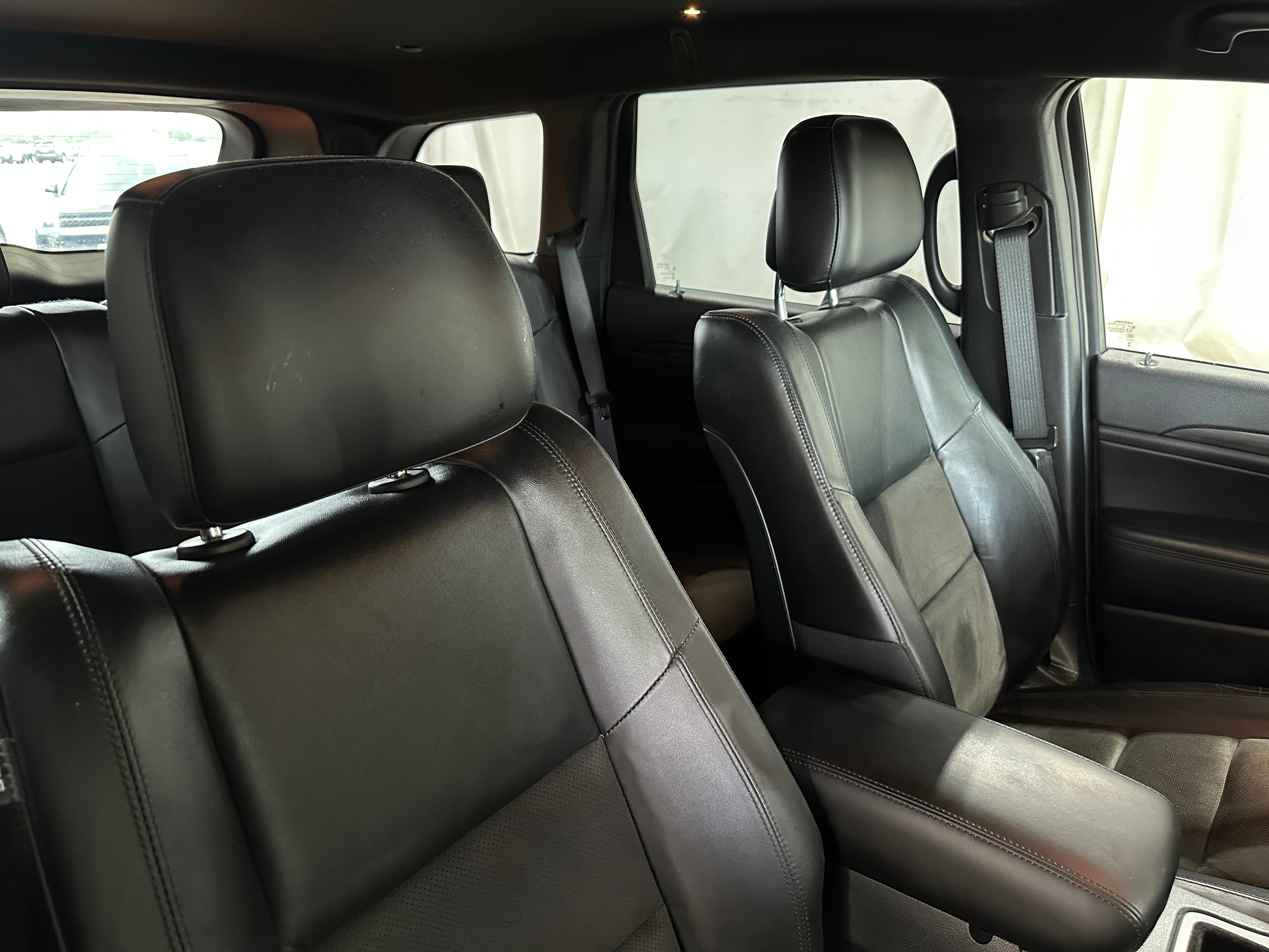 2020 Jeep Grand Cherokee Laredo 2