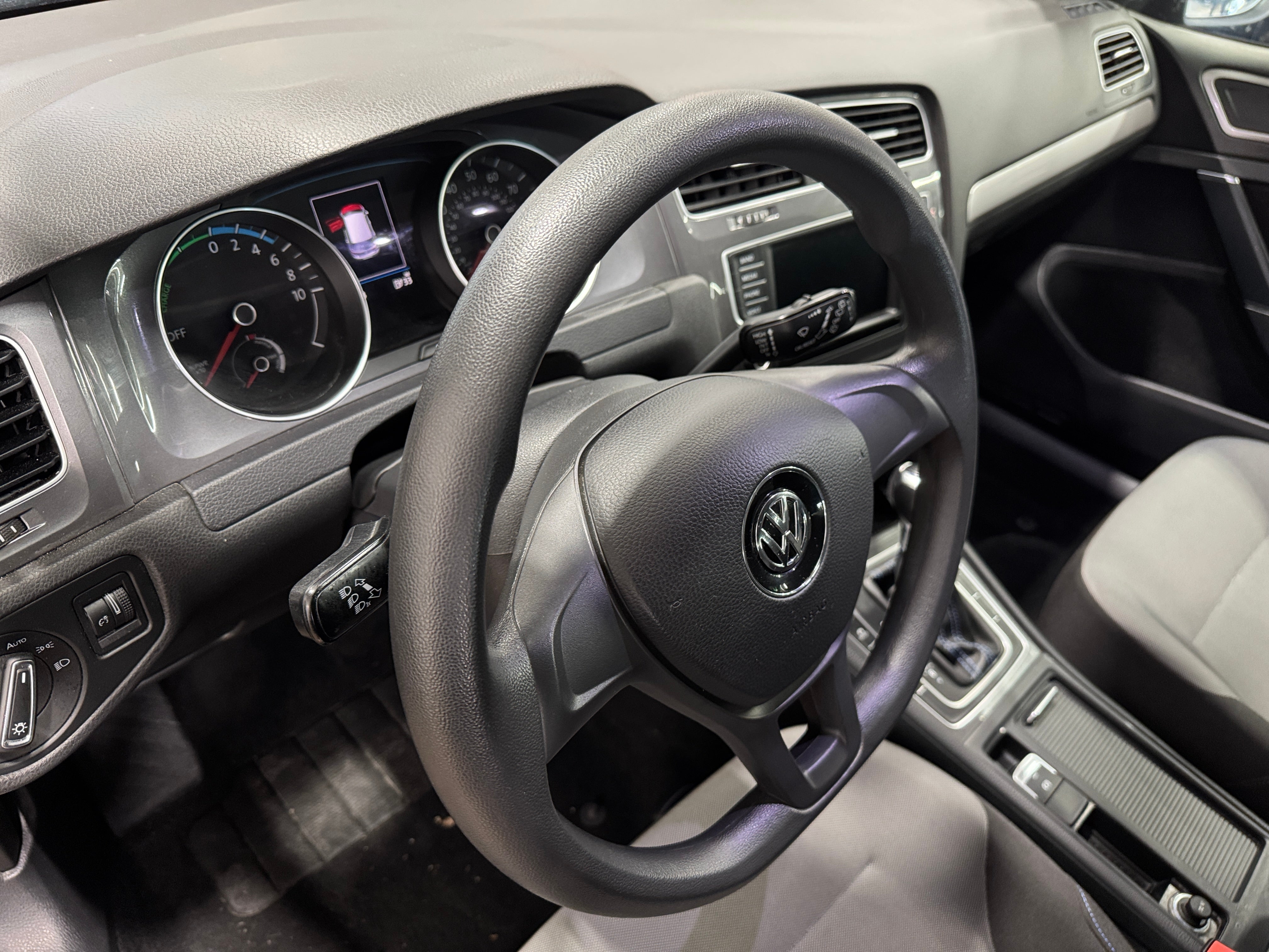 2016 Volkswagen e-Golf SE 3